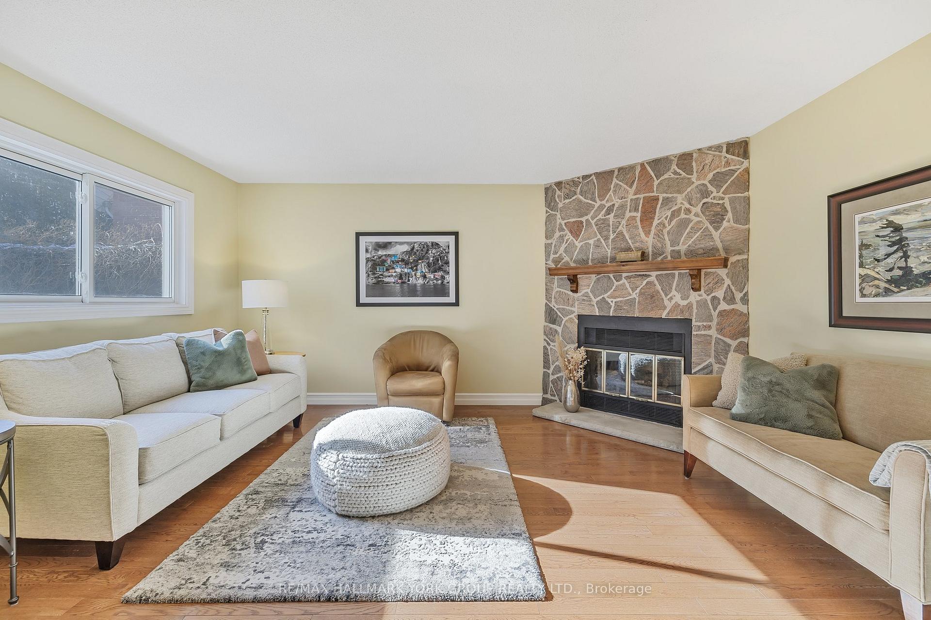 Photo 7 of 80 Autumn Way, Aurora, Aurora Heights — HOMEH