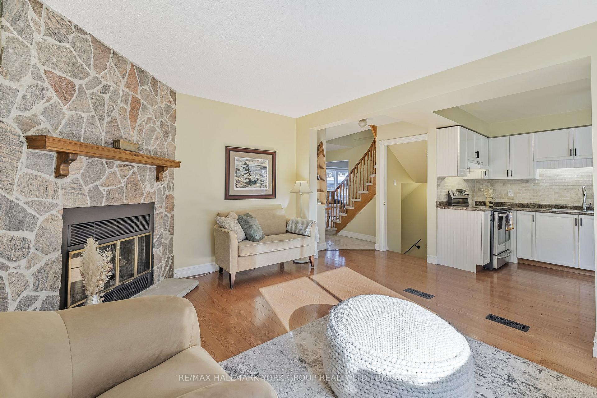 Photo 8 of 80 Autumn Way, Aurora, Aurora Heights — HOMEH