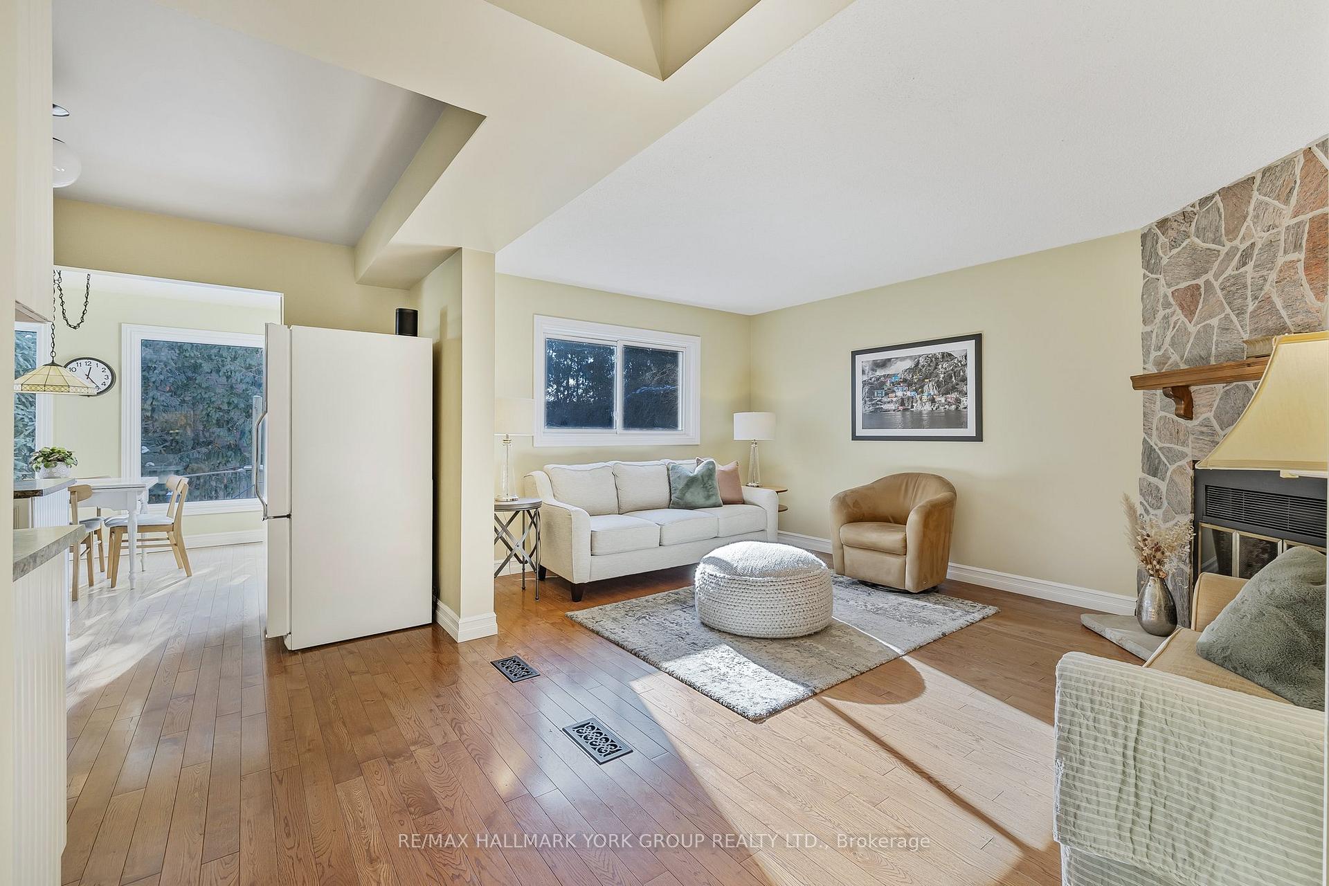 Photo 9 of 80 Autumn Way, Aurora, Aurora Heights — HOMEH