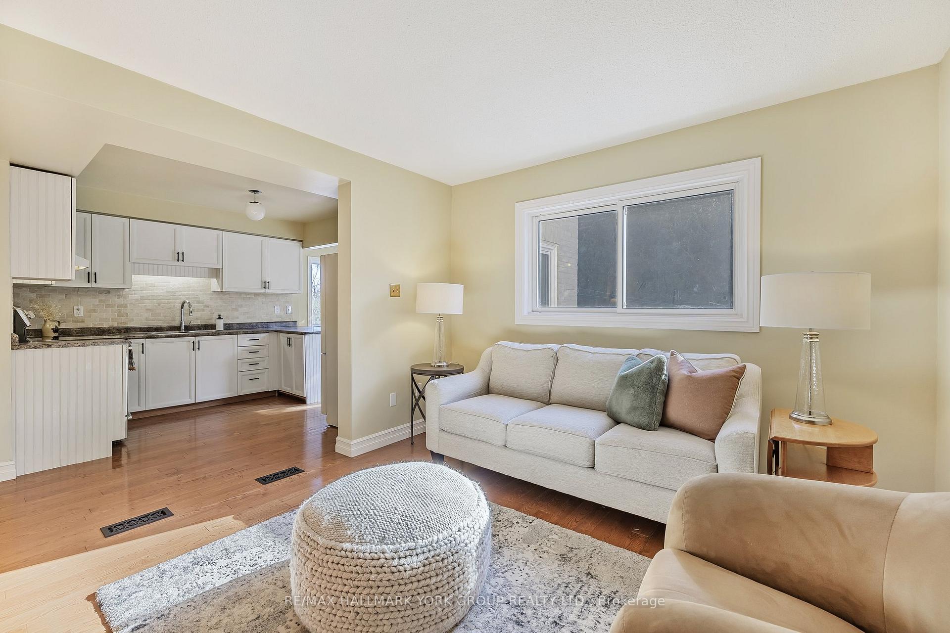 Photo 10 of 80 Autumn Way, Aurora, Aurora Heights — HOMEH