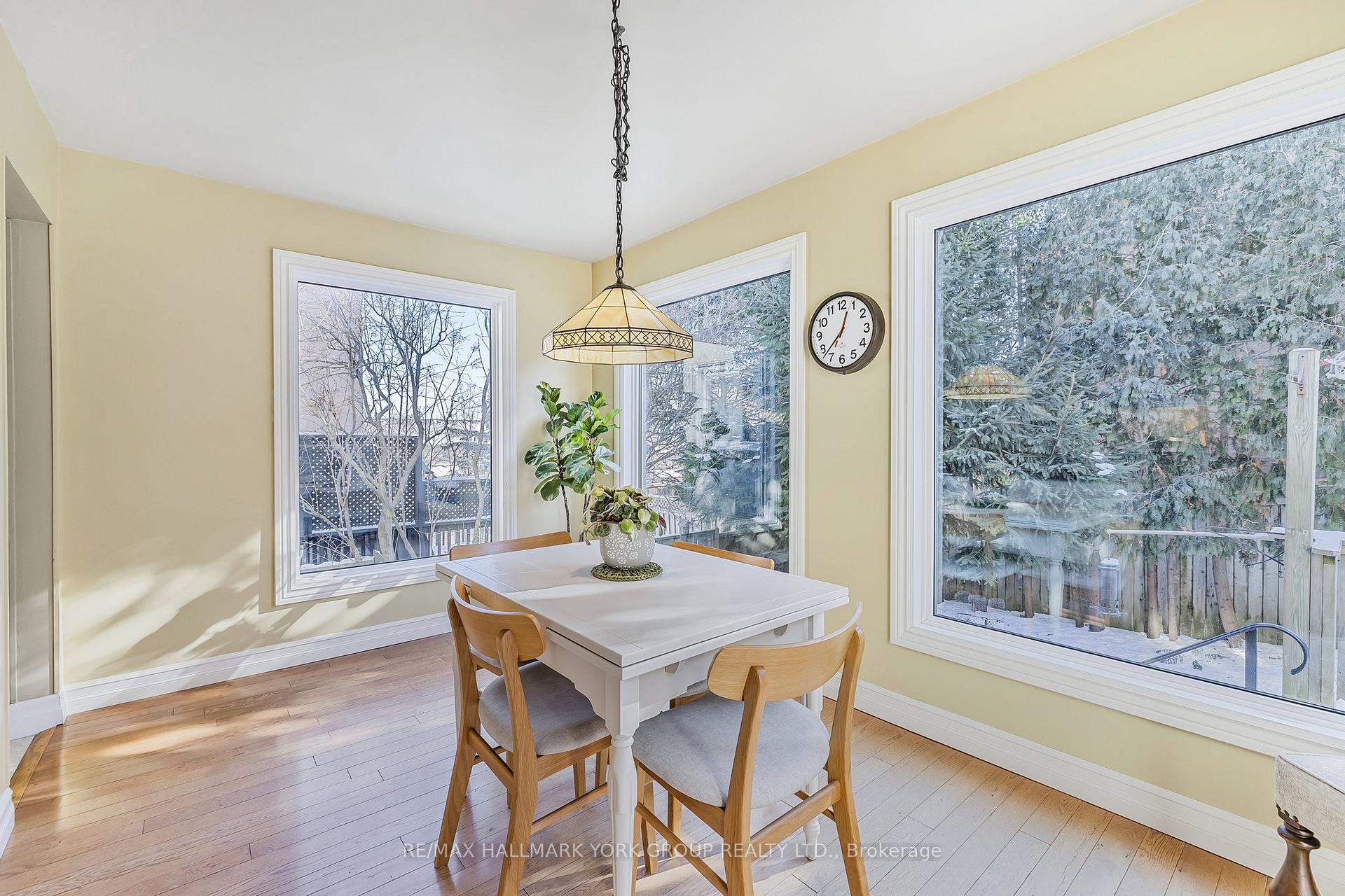 Photo 15 of 80 Autumn Way, Aurora, Aurora Heights — HOMEH