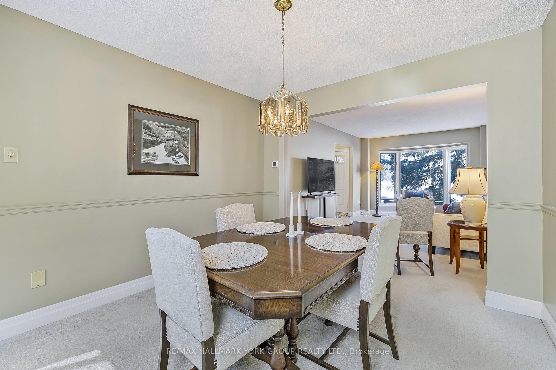 Photo 17 of 80 Autumn Way, Aurora, Aurora Heights — HOMEH