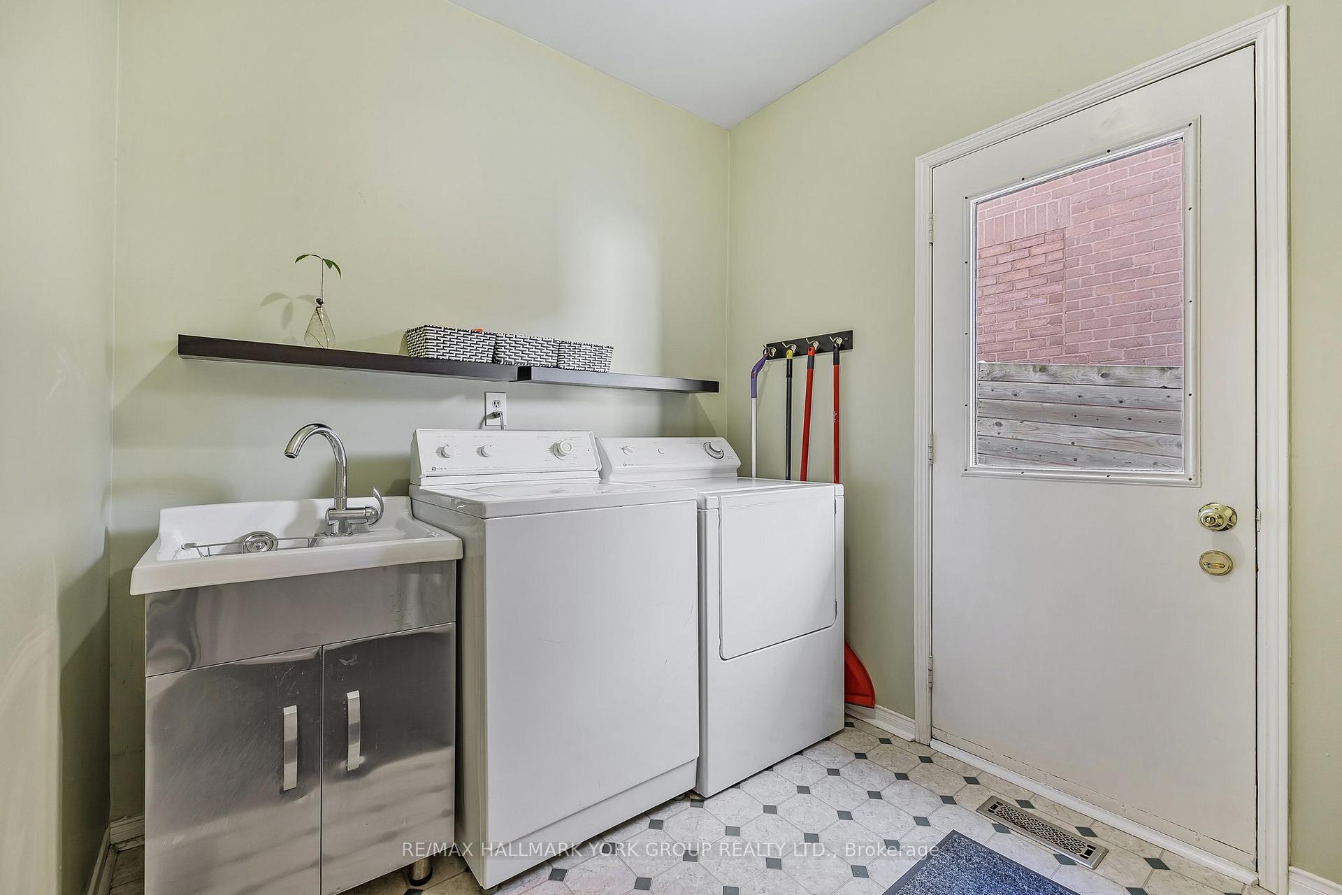 Photo 19 of 80 Autumn Way, Aurora, Aurora Heights — HOMEH