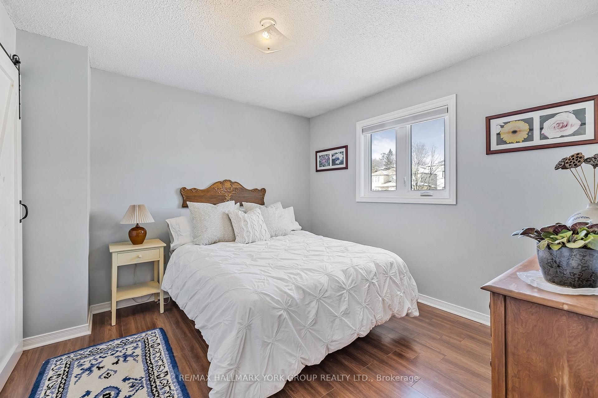 Photo 21 of 80 Autumn Way, Aurora, Aurora Heights — HOMEH