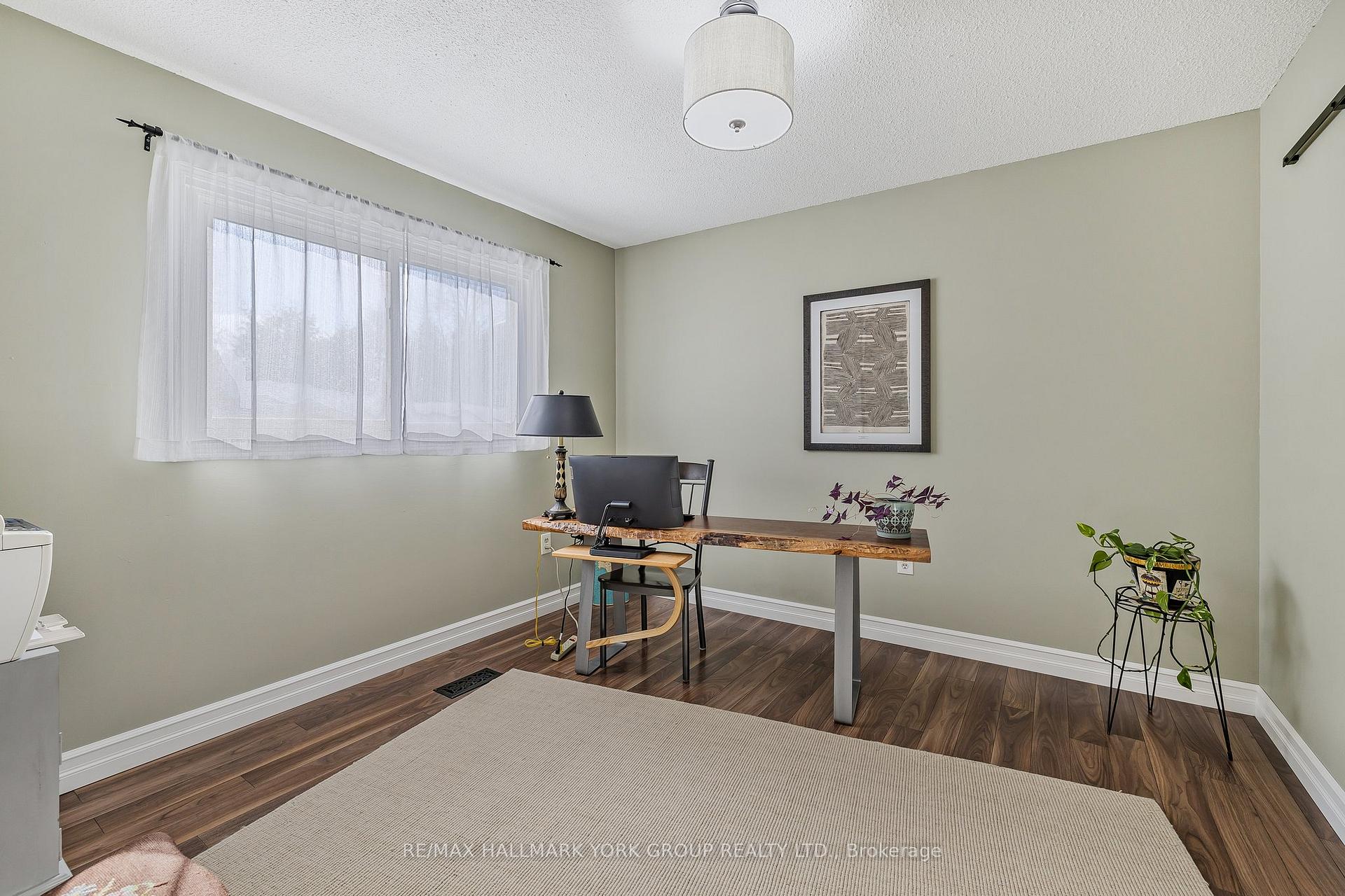 Photo 23 of 80 Autumn Way, Aurora, Aurora Heights — HOMEH