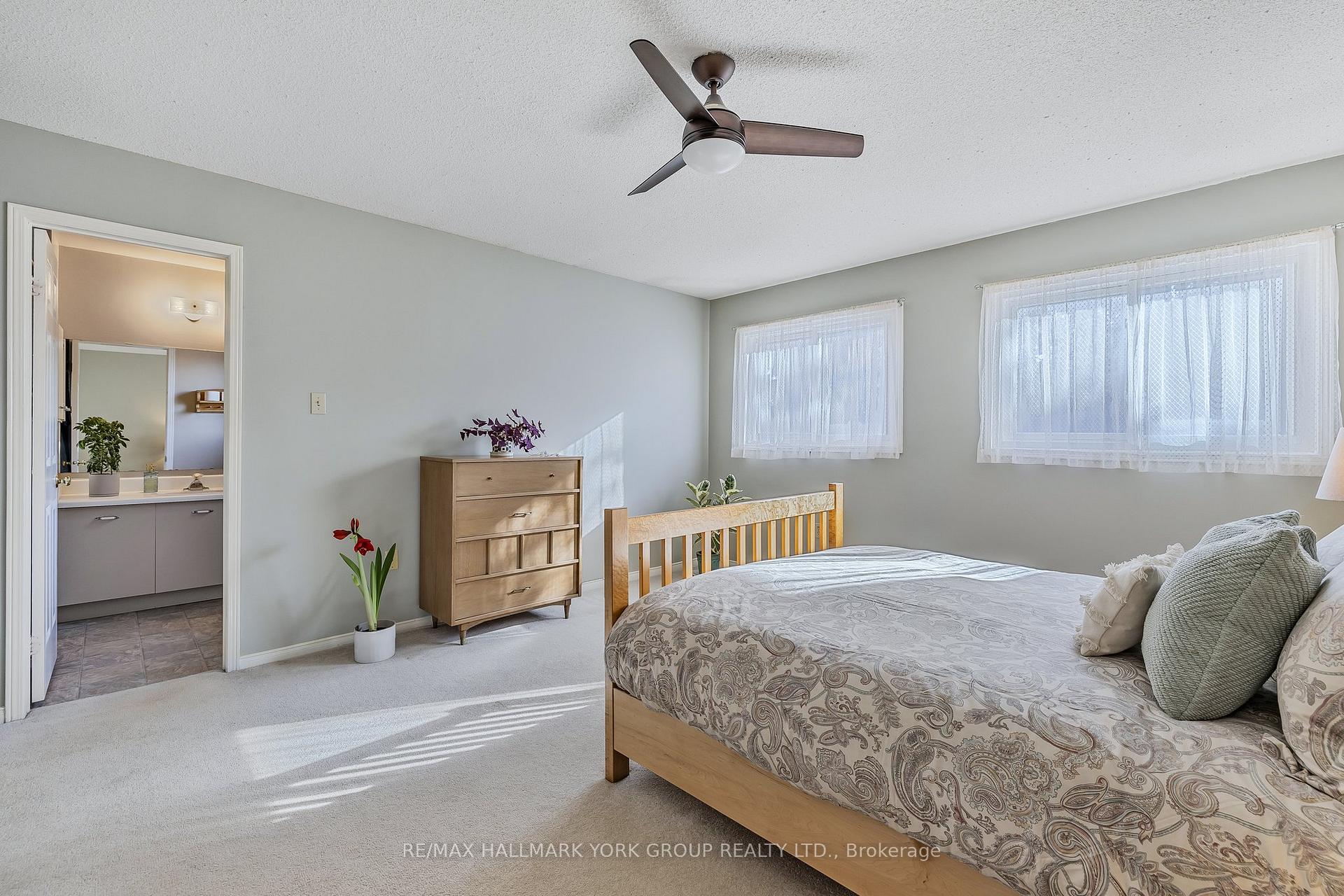 Photo 26 of 80 Autumn Way, Aurora, Aurora Heights — HOMEH