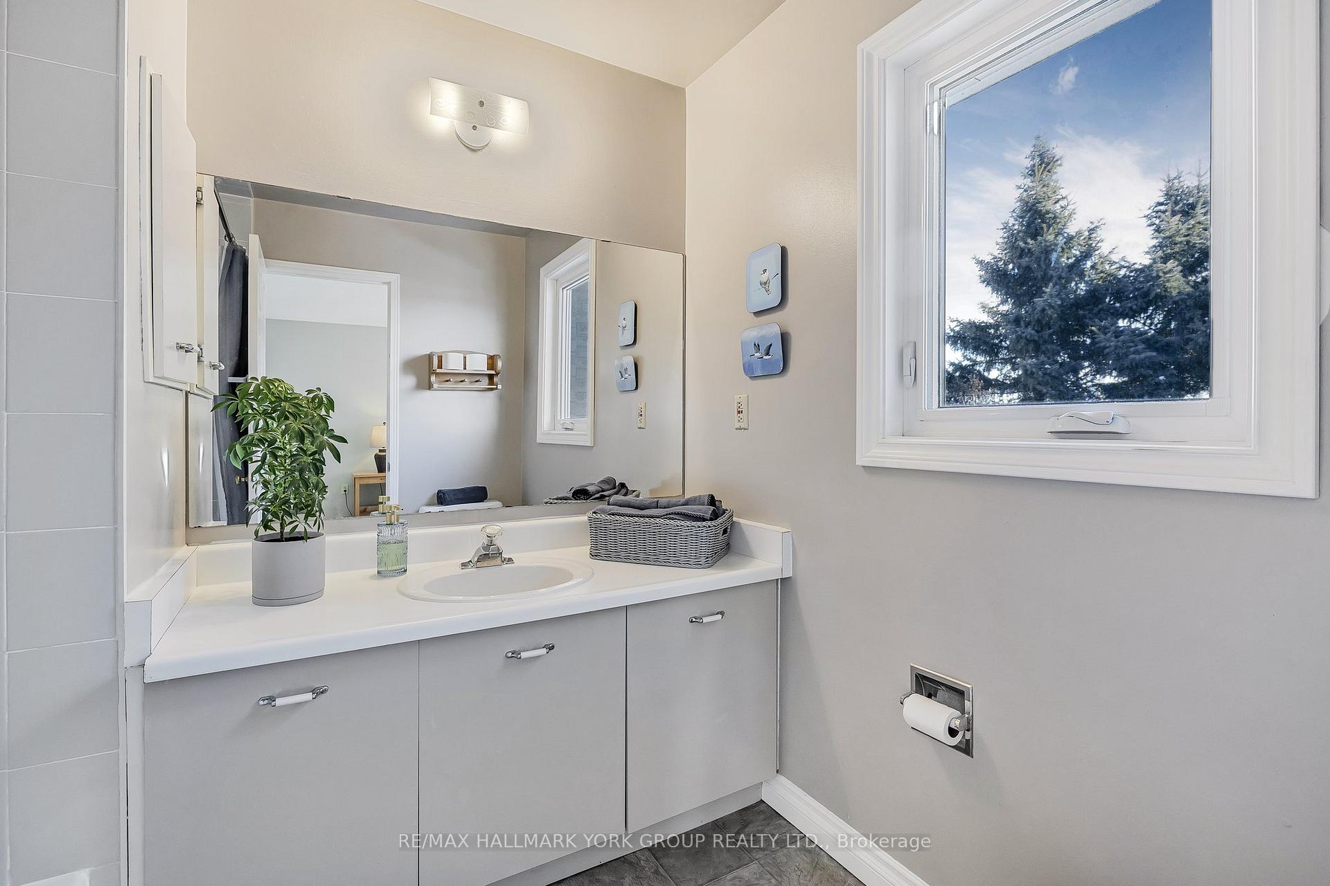 Photo 28 of 80 Autumn Way, Aurora, Aurora Heights — HOMEH