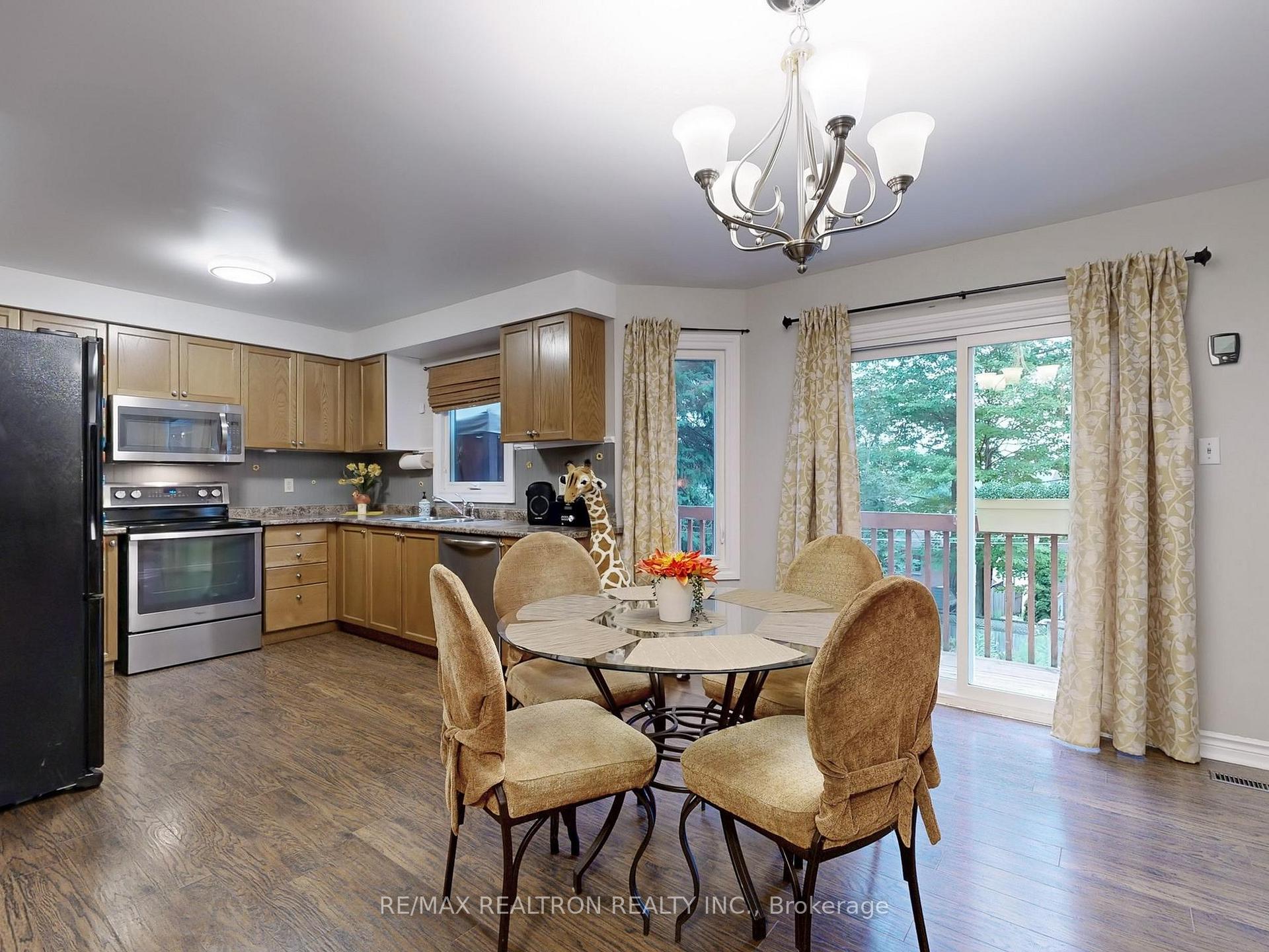 Photo 10 of Unit Main & 2nd Flr, 27 Moore Place, Barrie, Letitia Heights — HOMEH