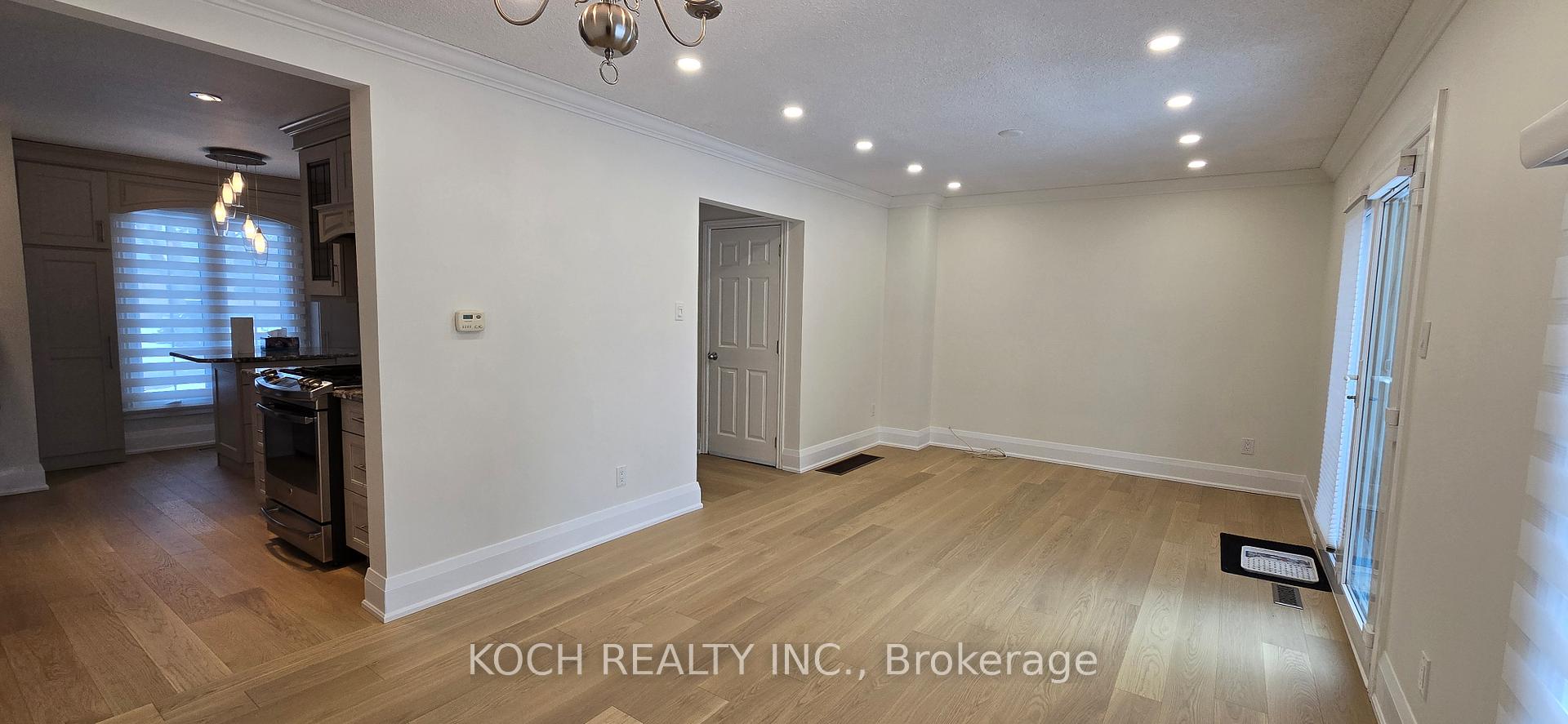 Photo 3 of 38 Corbett Crescent, Aurora, Aurora Highlands — HOMEH