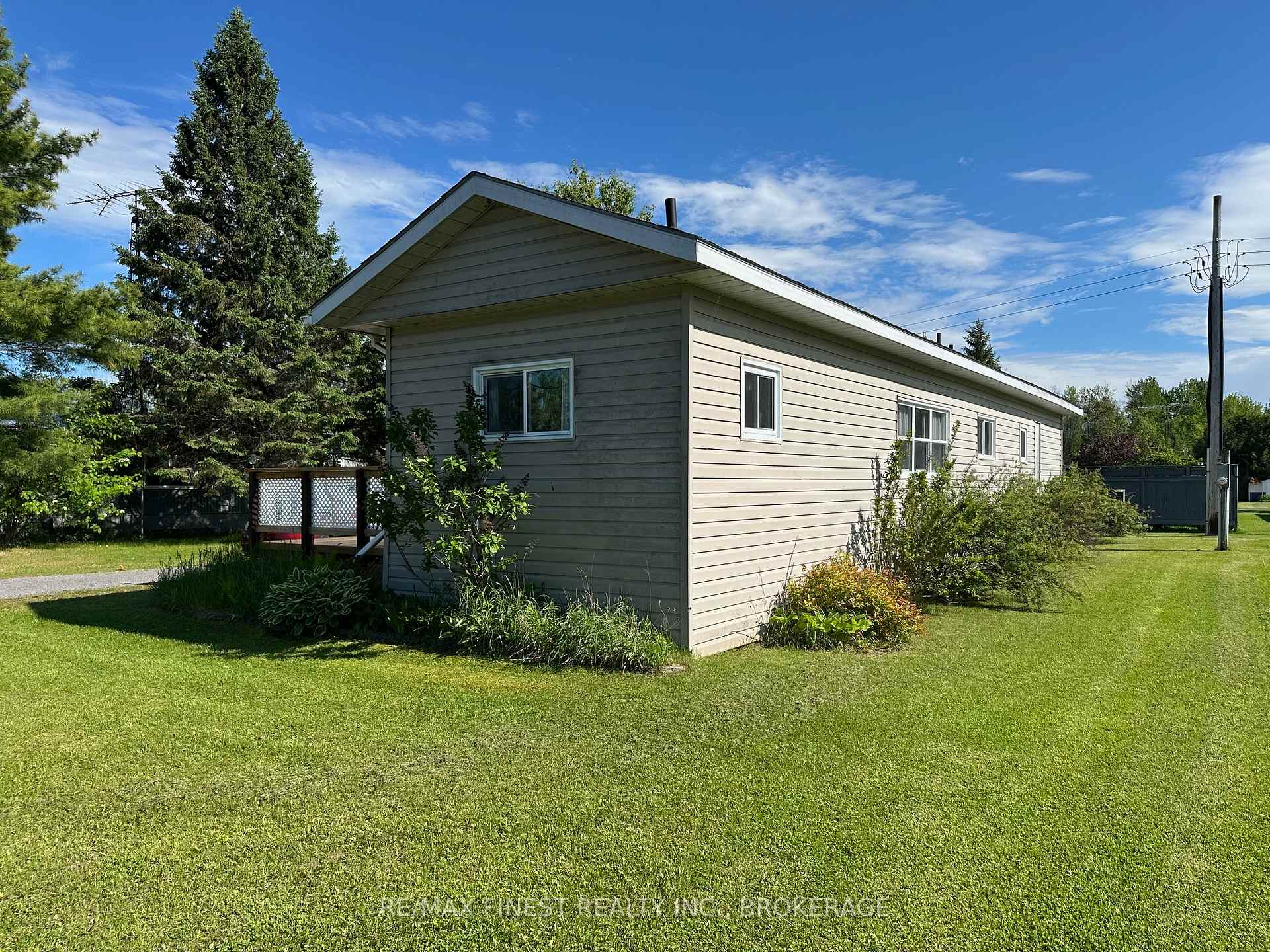 Photo 2 of 4425 Front Street, Frontenac, Frontenac South — HOMEH