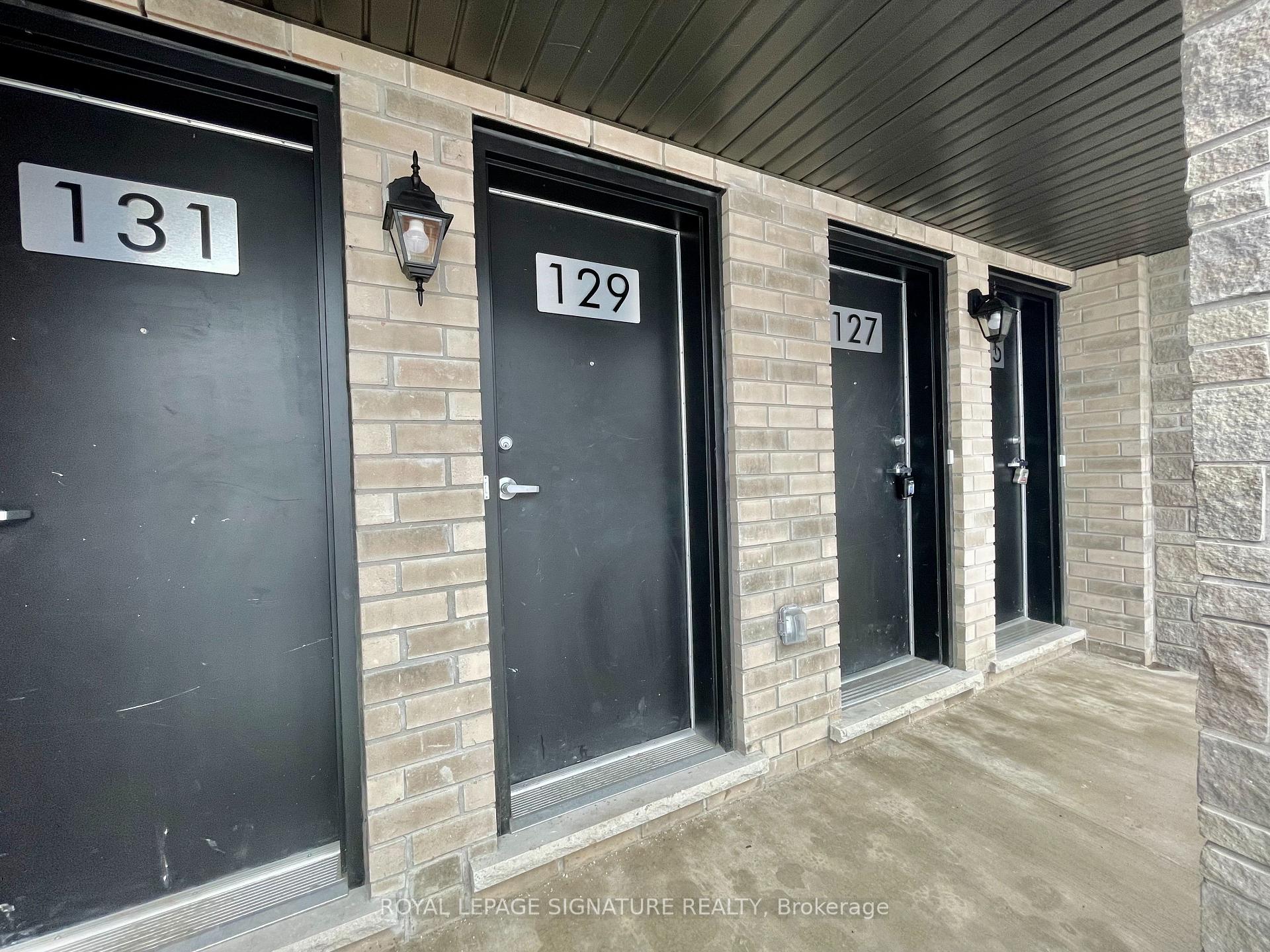 Photo 3 of Unit 3, 129 Appletree Lane, Barrie, Innis-Shore — HOMEH