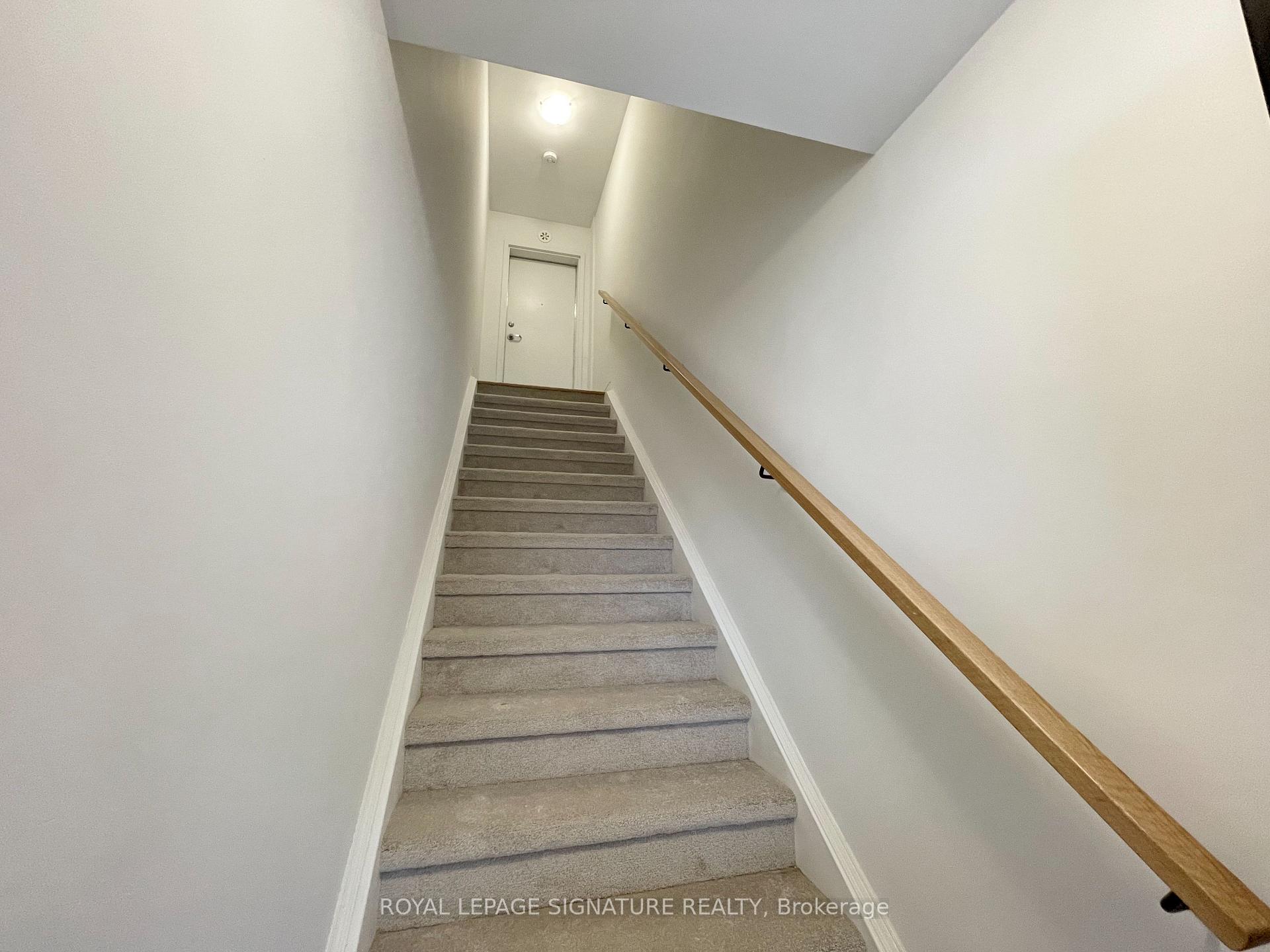 Photo 4 of Unit 3, 129 Appletree Lane, Barrie, Innis-Shore — HOMEH