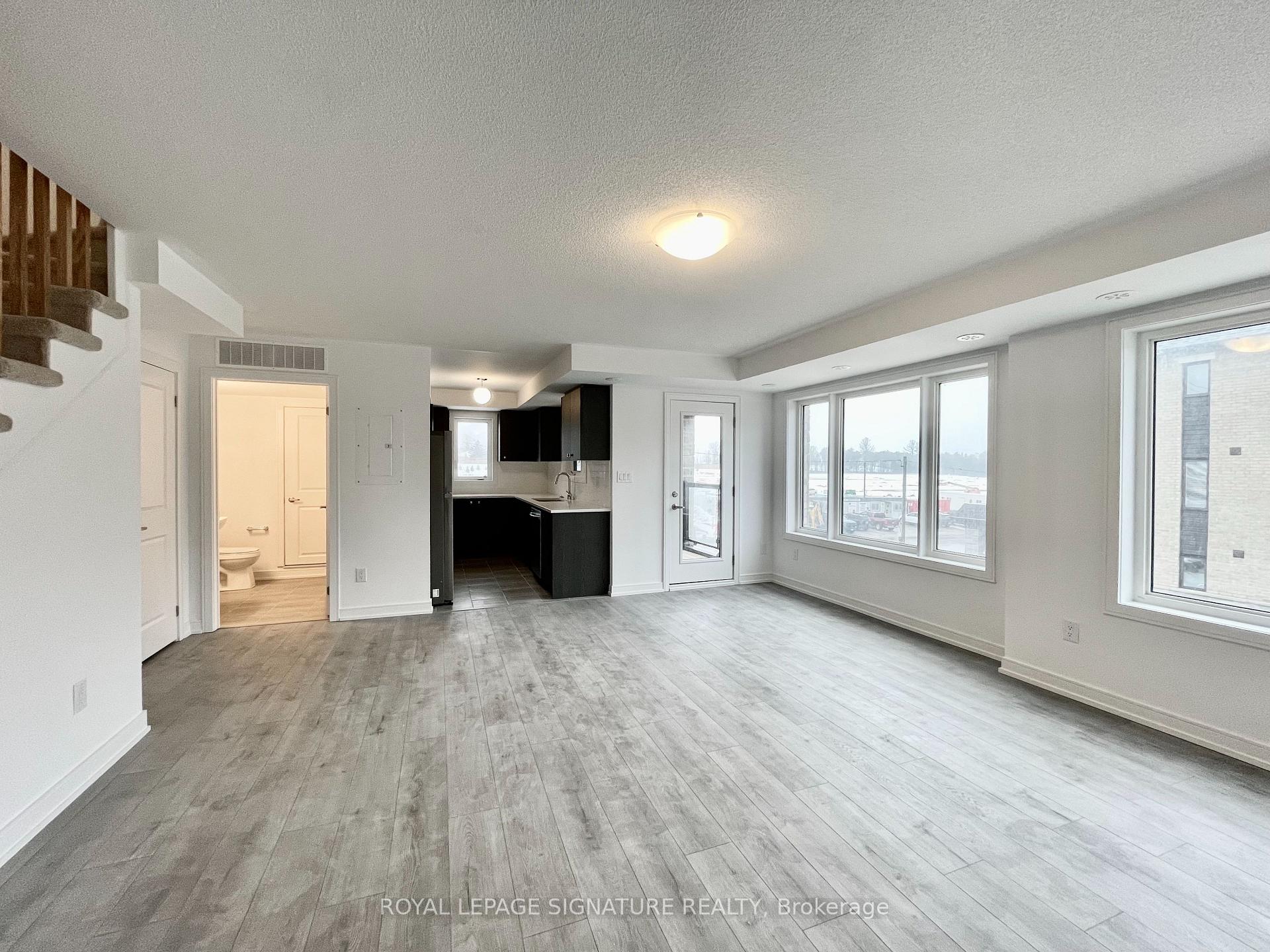 Photo 5 of Unit 3, 129 Appletree Lane, Barrie, Innis-Shore — HOMEH