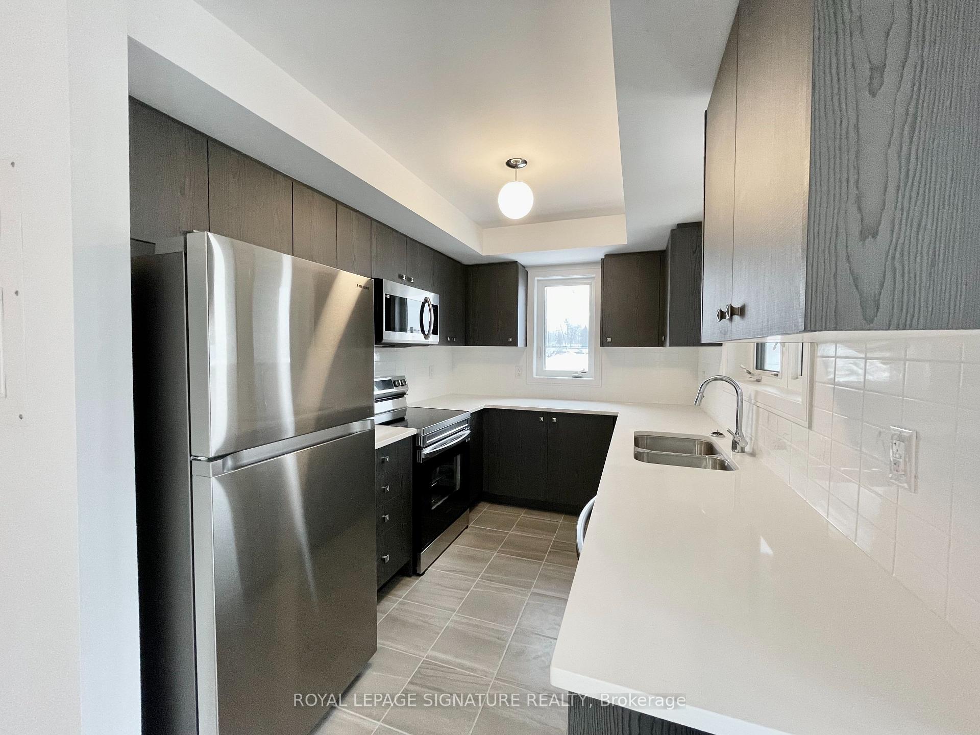 Photo 8 of Unit 3, 129 Appletree Lane, Barrie, Innis-Shore — HOMEH