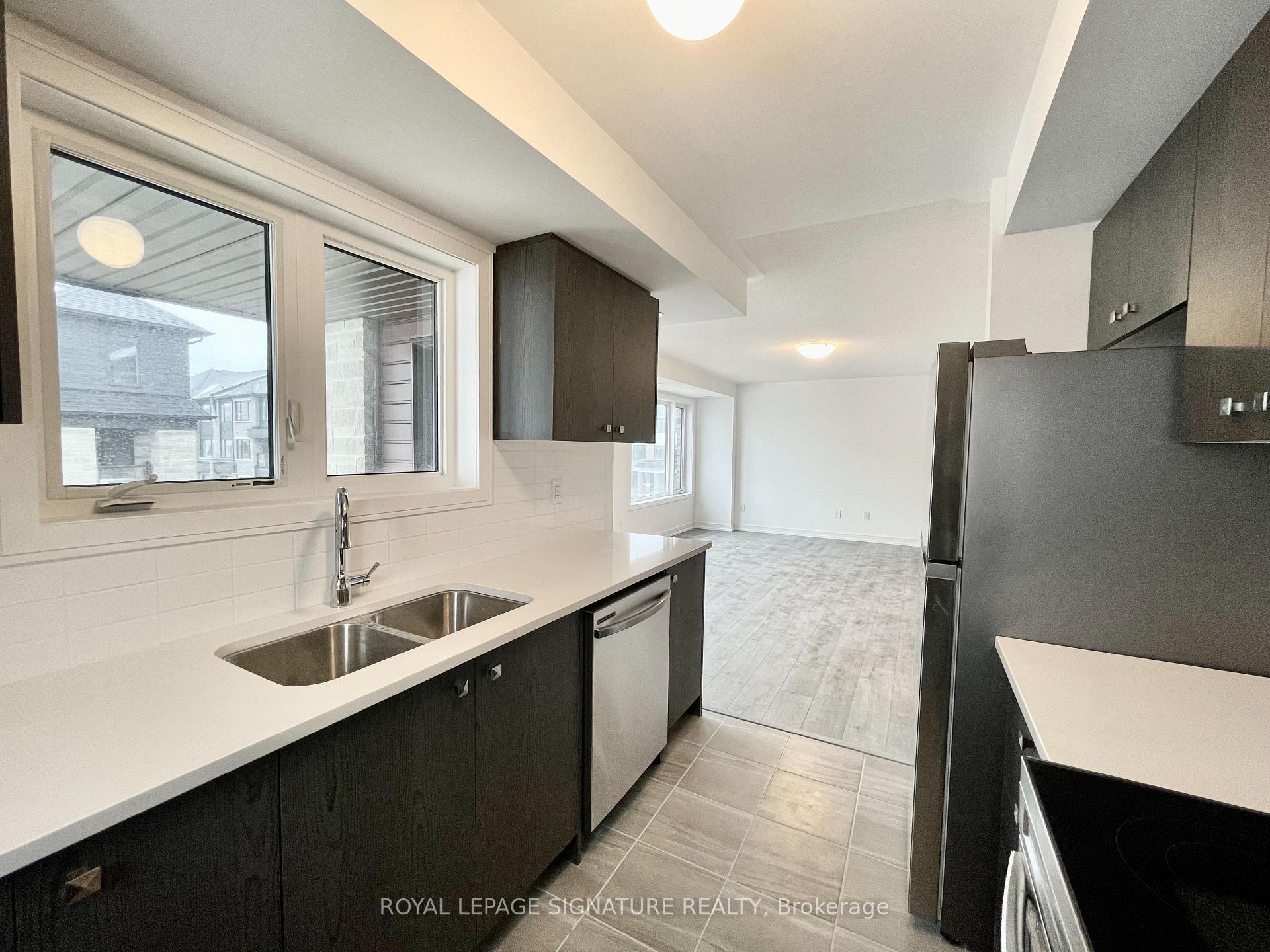 Photo 11 of Unit 3, 129 Appletree Lane, Barrie, Innis-Shore — HOMEH