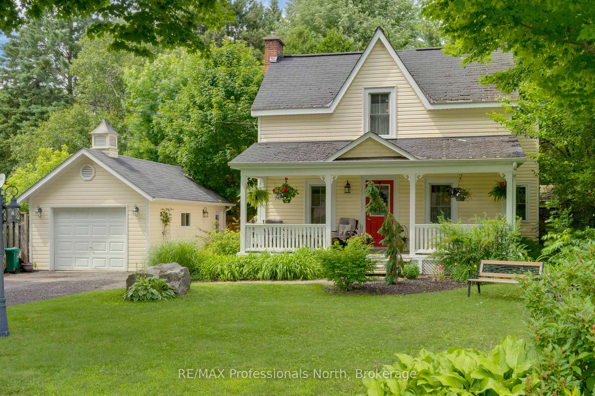 Photo 1 of 550 Wagner Street, Gravenhurst, Muskoka (S) — HOMEH