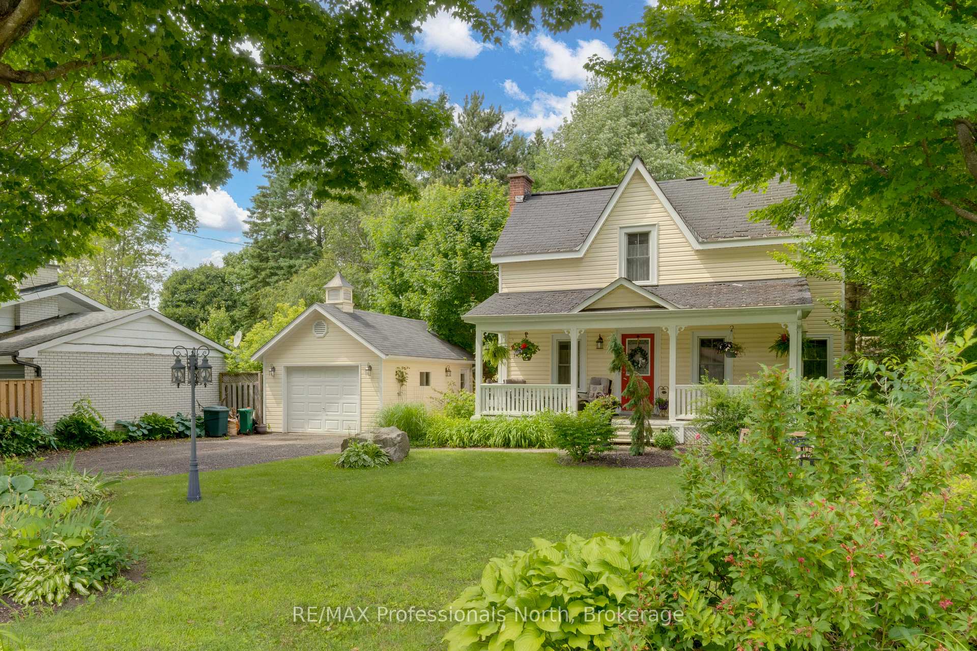 Photo 2 of 550 Wagner Street, Gravenhurst, Muskoka (S) — HOMEH