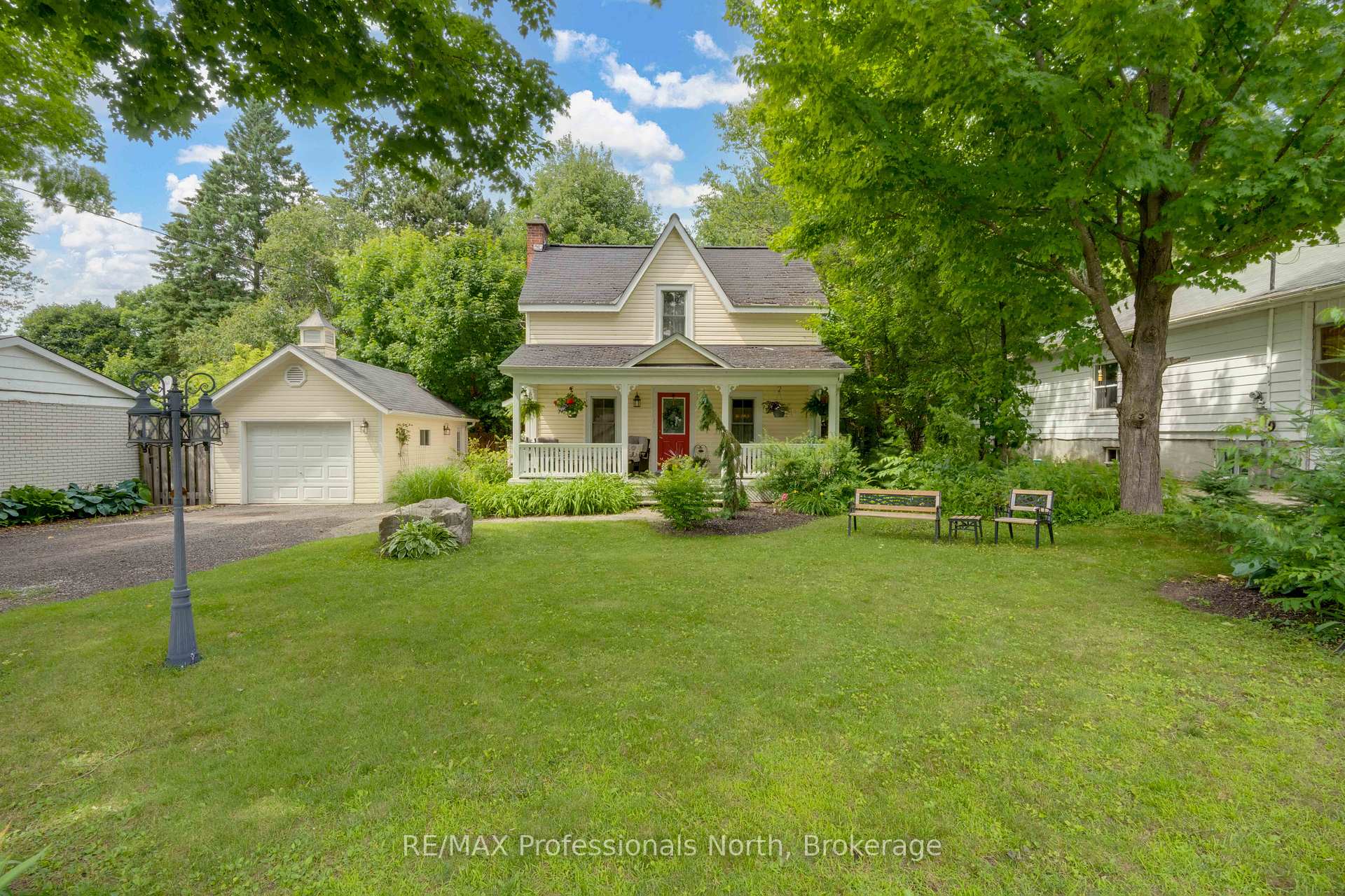 Photo 3 of 550 Wagner Street, Gravenhurst, Muskoka (S) — HOMEH