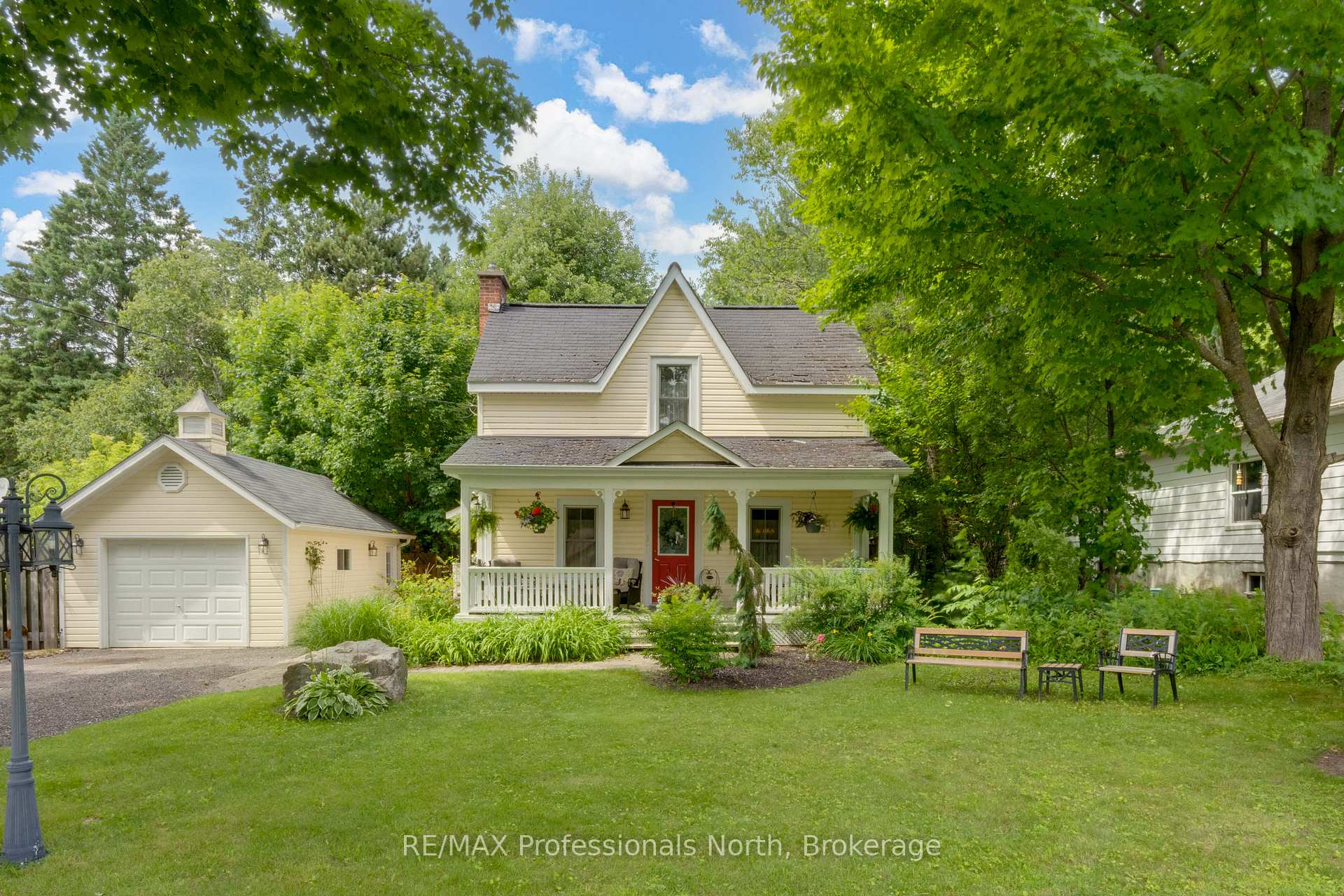 Photo 4 of 550 Wagner Street, Gravenhurst, Muskoka (S) — HOMEH
