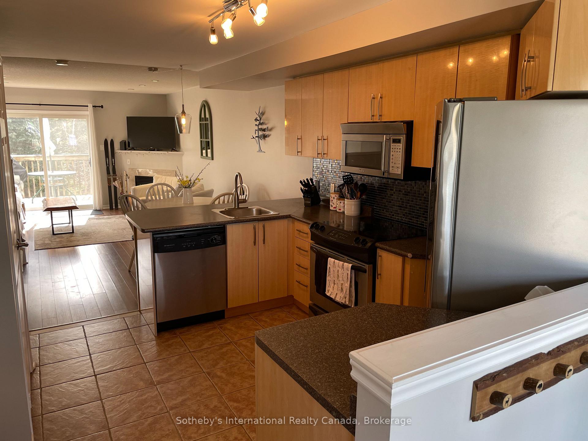 Photo 3 of 3 Royalton Lane, Collingwood — HOMEH
