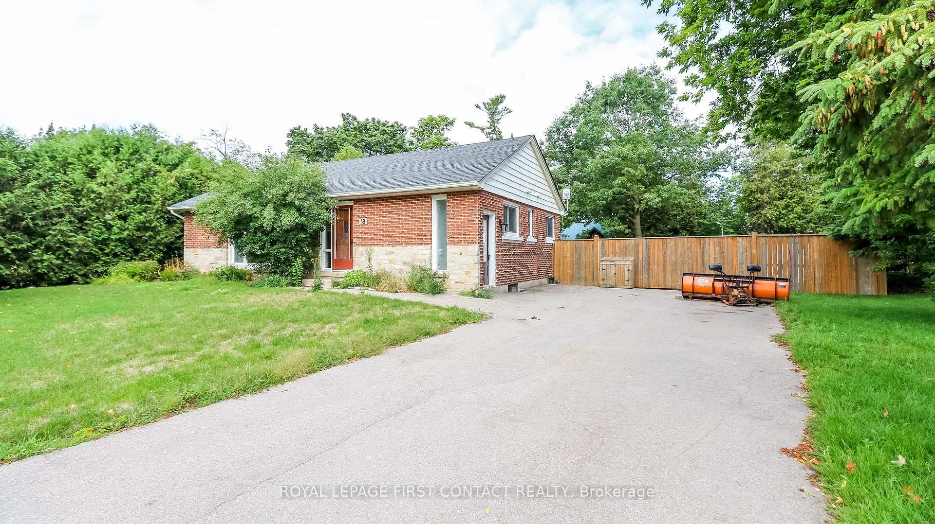 Photo 2 of 18 Carberry Street, Erin, Hillsburgh — HOMEH