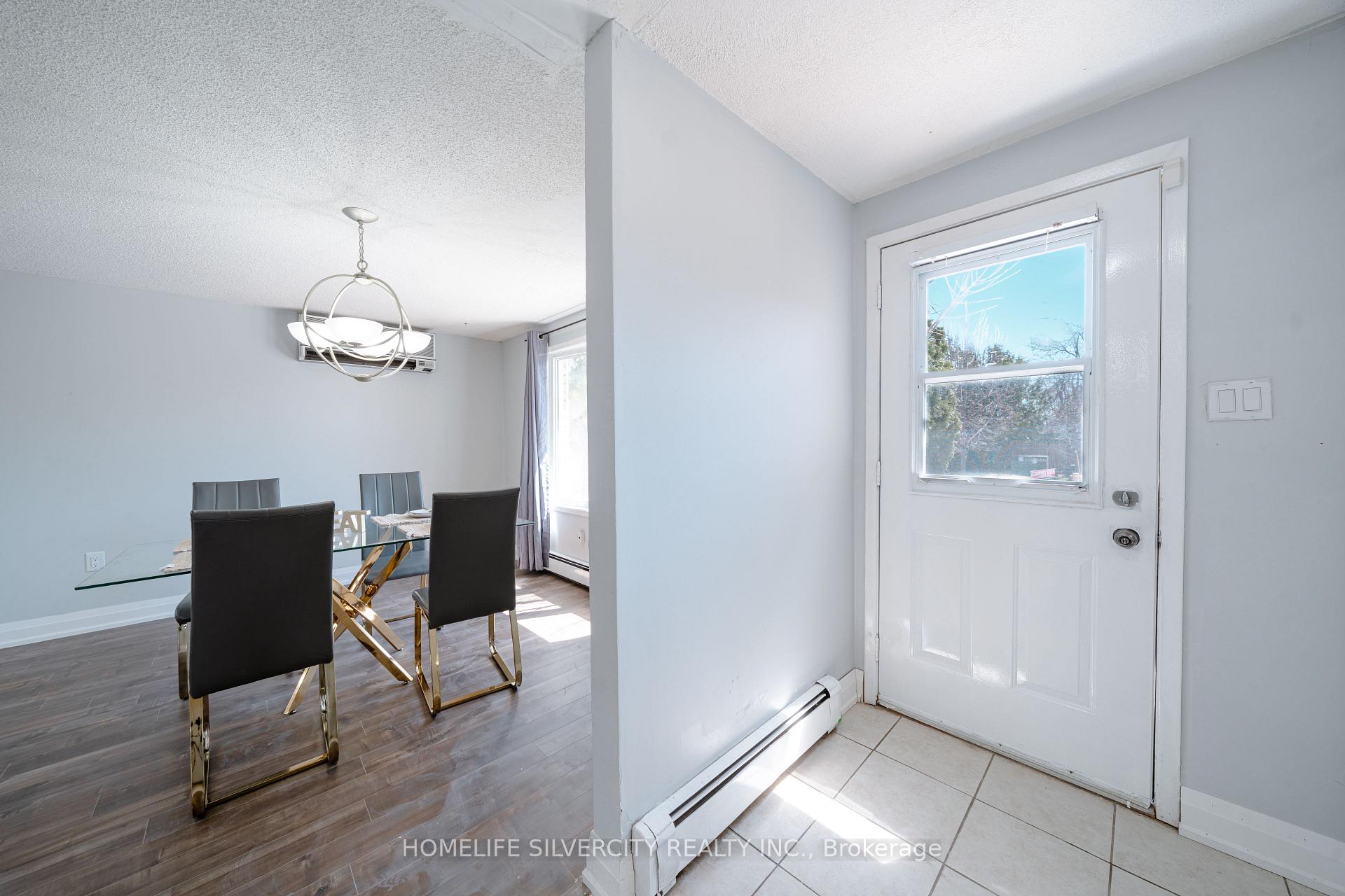 Photo 2 of 117 Hickling Trail, Barrie, Grove East — HOMEH