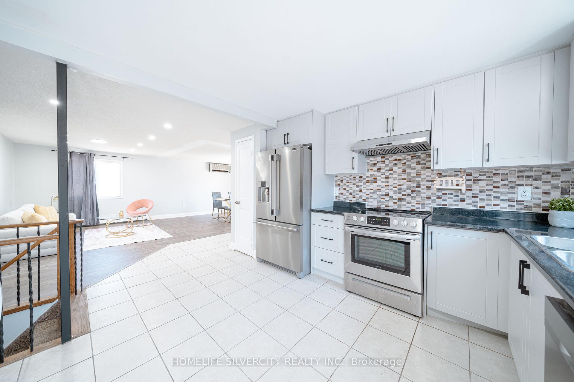 Photo 5 of 117 Hickling Trail, Barrie, Grove East — HOMEH