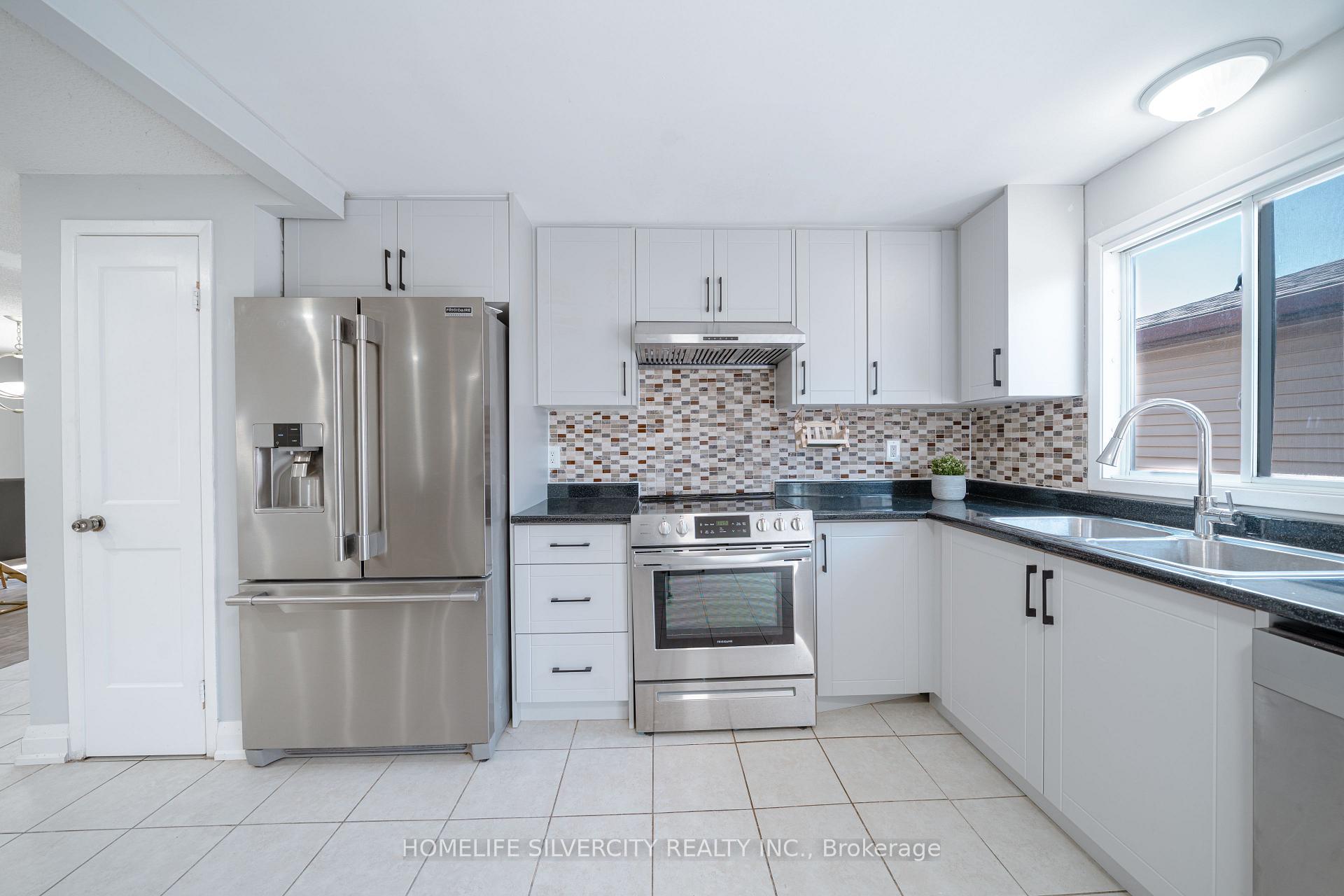 Photo 6 of 117 Hickling Trail, Barrie, Grove East — HOMEH