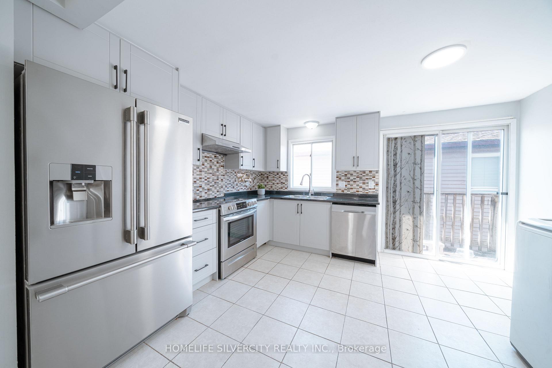 Photo 7 of 117 Hickling Trail, Barrie, Grove East — HOMEH