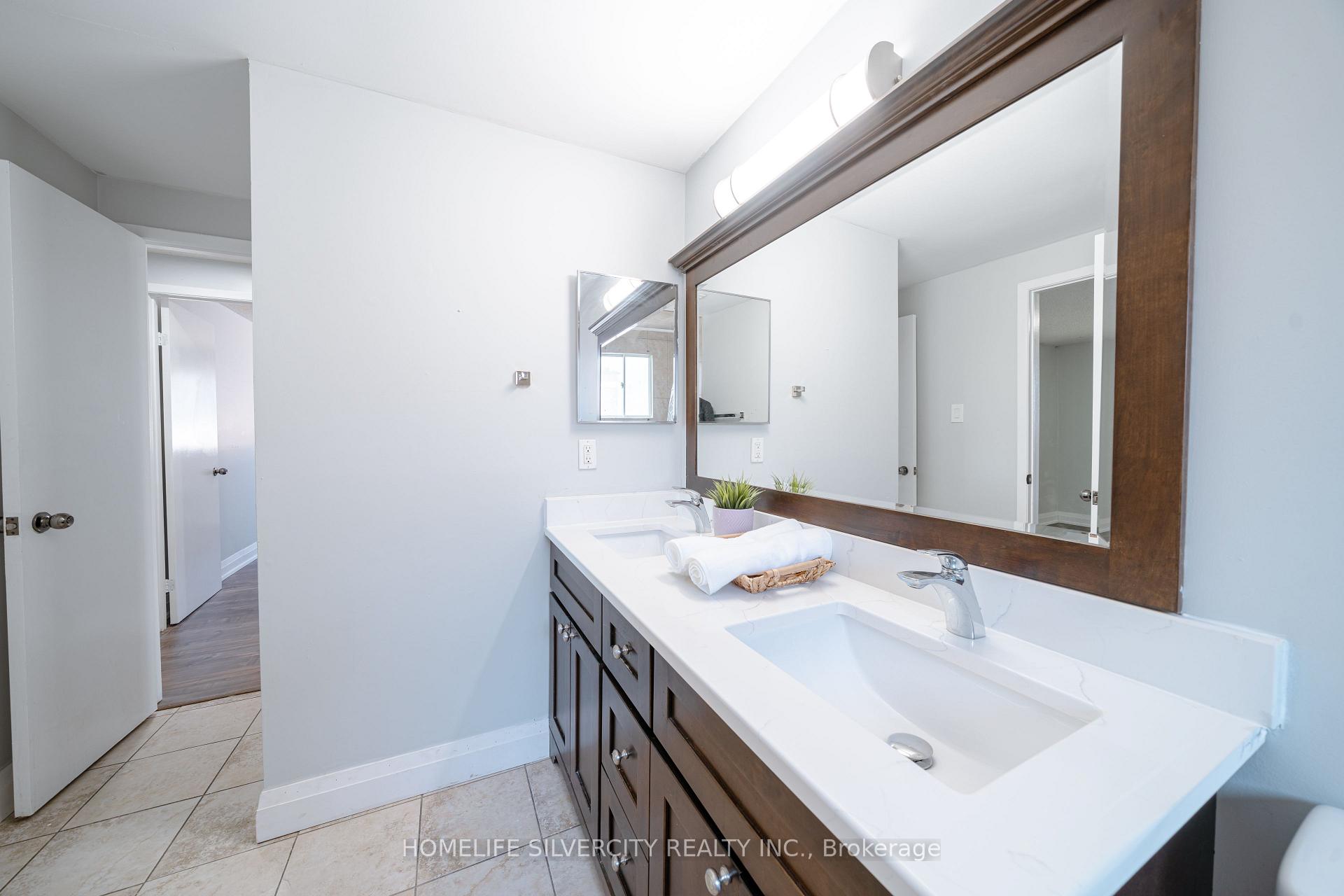 Photo 16 of 117 Hickling Trail, Barrie, Grove East — HOMEH