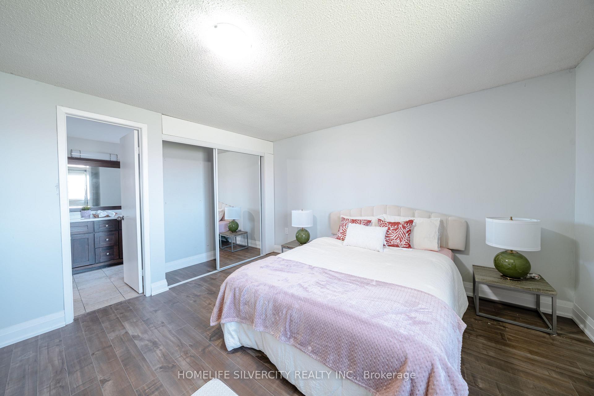 Photo 20 of 117 Hickling Trail, Barrie, Grove East — HOMEH
