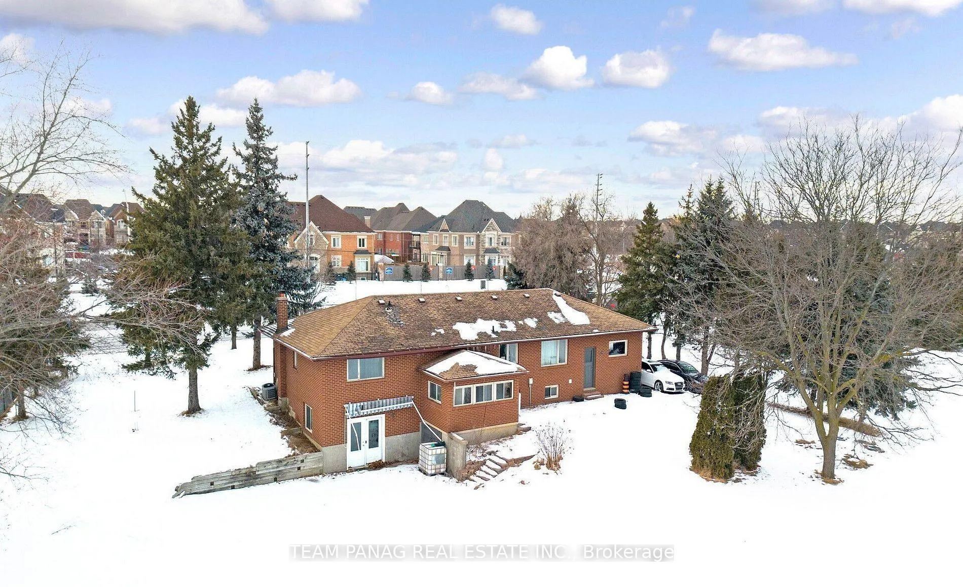 Photo 4 of 3821 Countryside Drive, Brampton, Toronto Gore Rural Estate — HOMEH