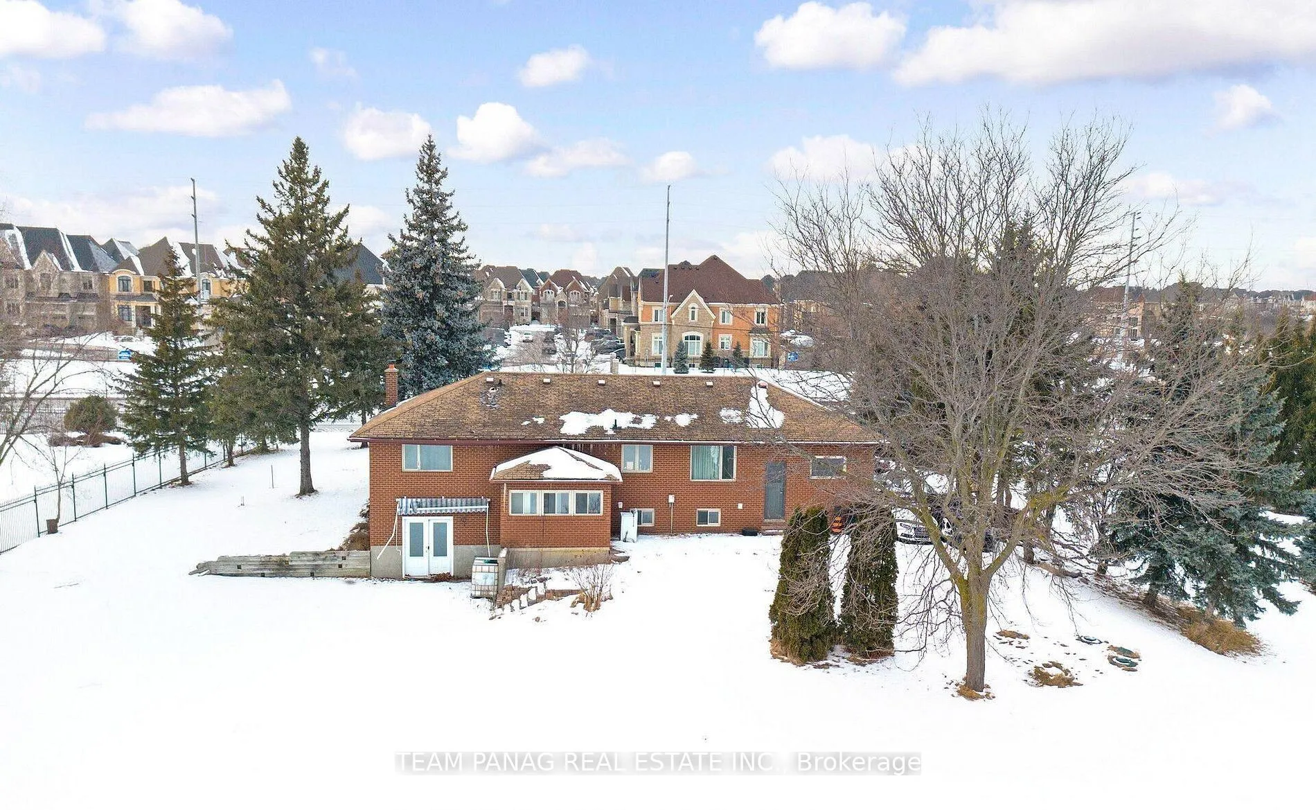 Photo 5 of 3821 Countryside Drive, Brampton, Toronto Gore Rural Estate — HOMEH