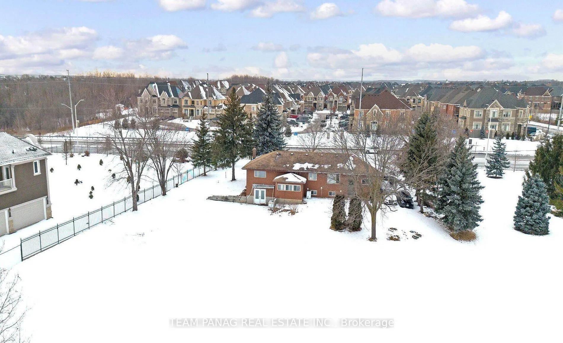 Photo 6 of 3821 Countryside Drive, Brampton, Toronto Gore Rural Estate — HOMEH