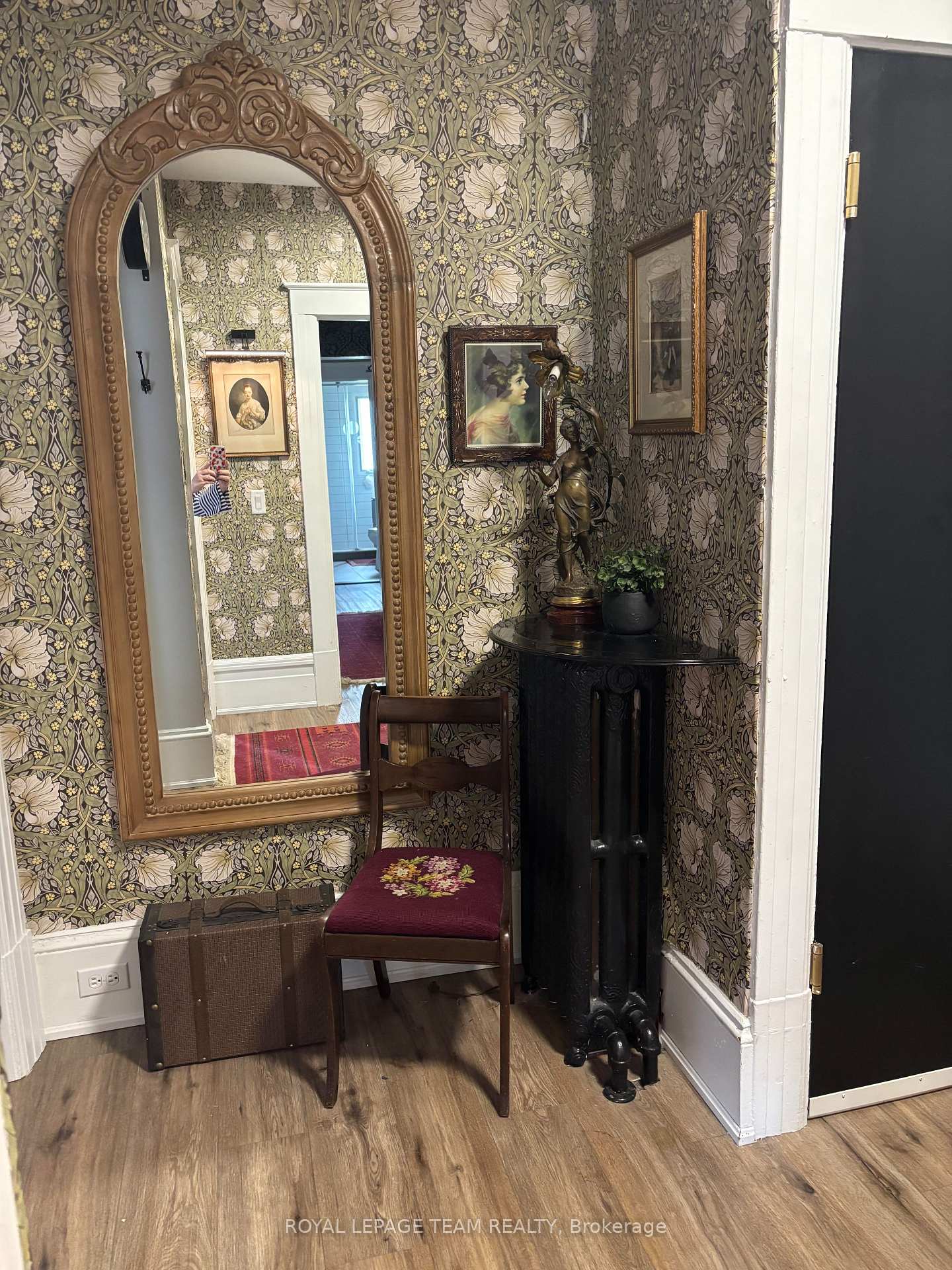 Photo 2 of Unit 2, 16 Powell Avenue, Ottawa, Glebe — HOMEH