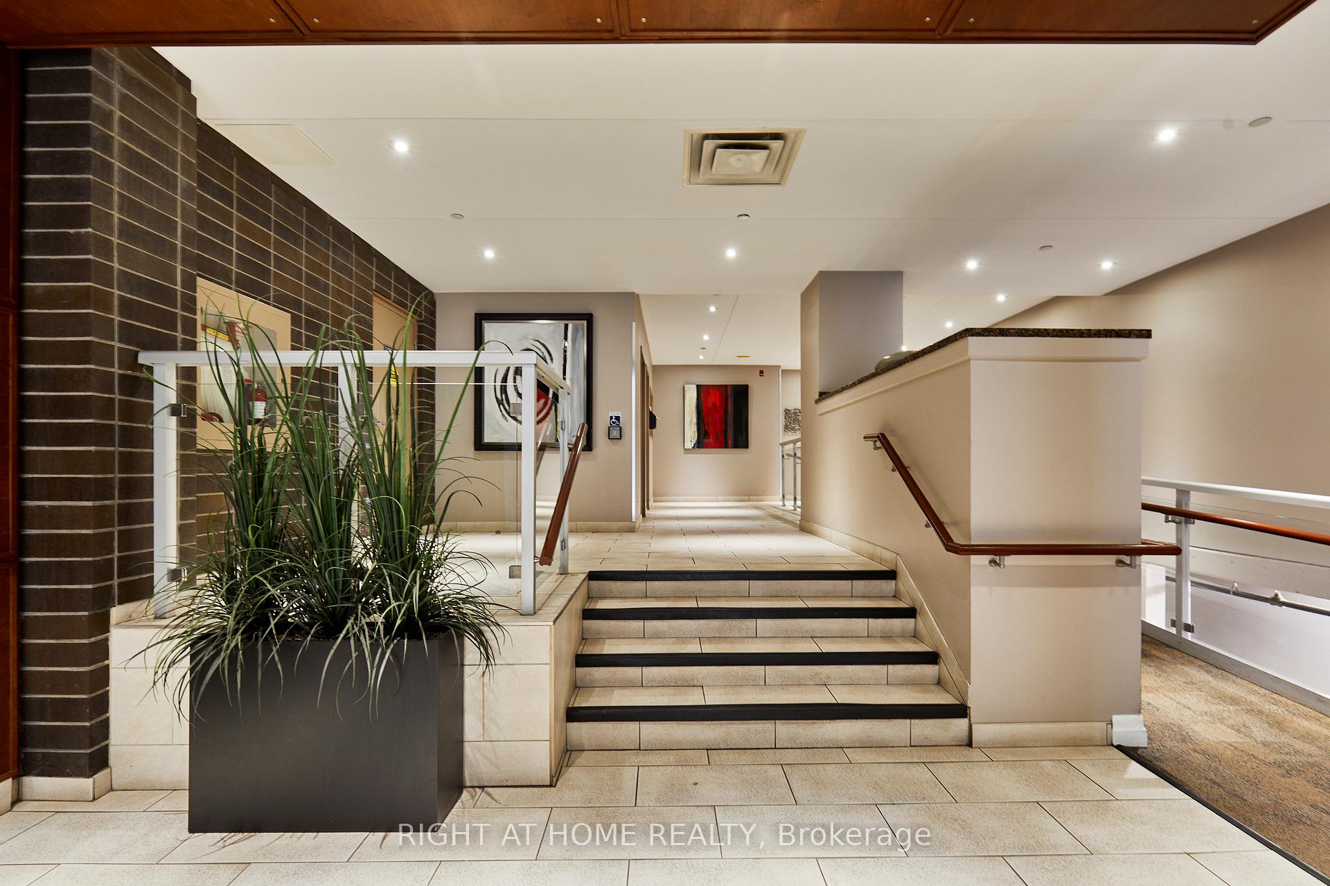 Photo 3 of Unit 804, 44 Bond Street W, Oshawa, O'Neill — HOMEH
