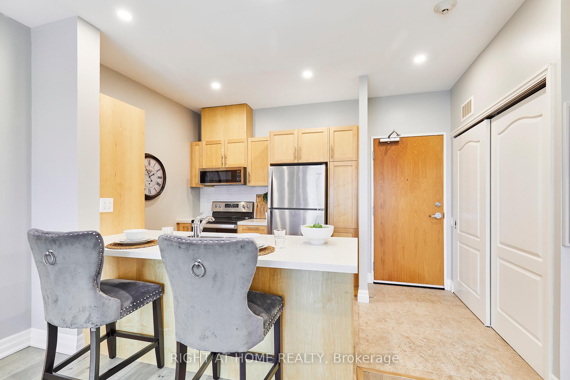 Photo 4 of Unit 804, 44 Bond Street W, Oshawa, O'Neill — HOMEH