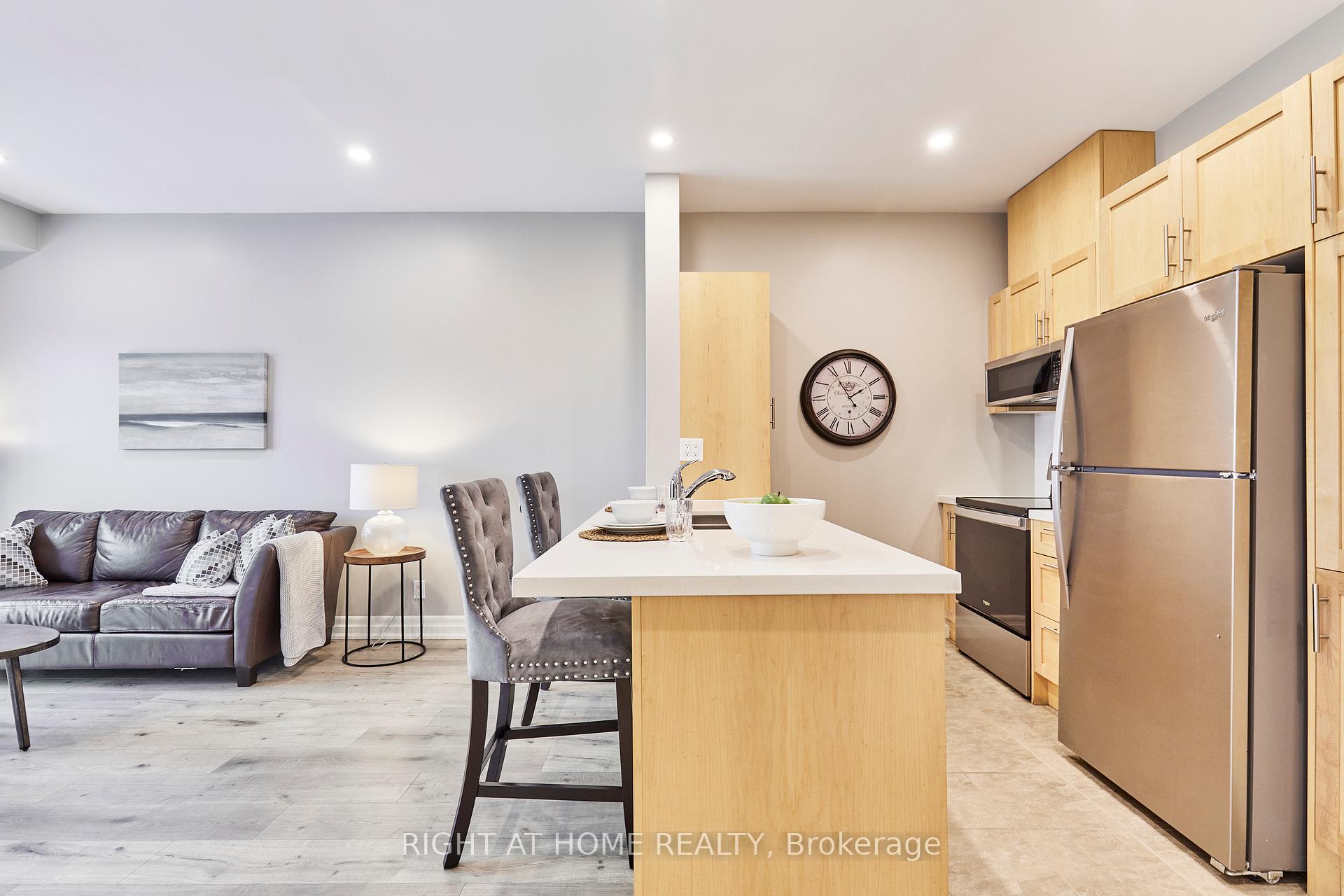 Photo 6 of Unit 804, 44 Bond Street W, Oshawa, O'Neill — HOMEH