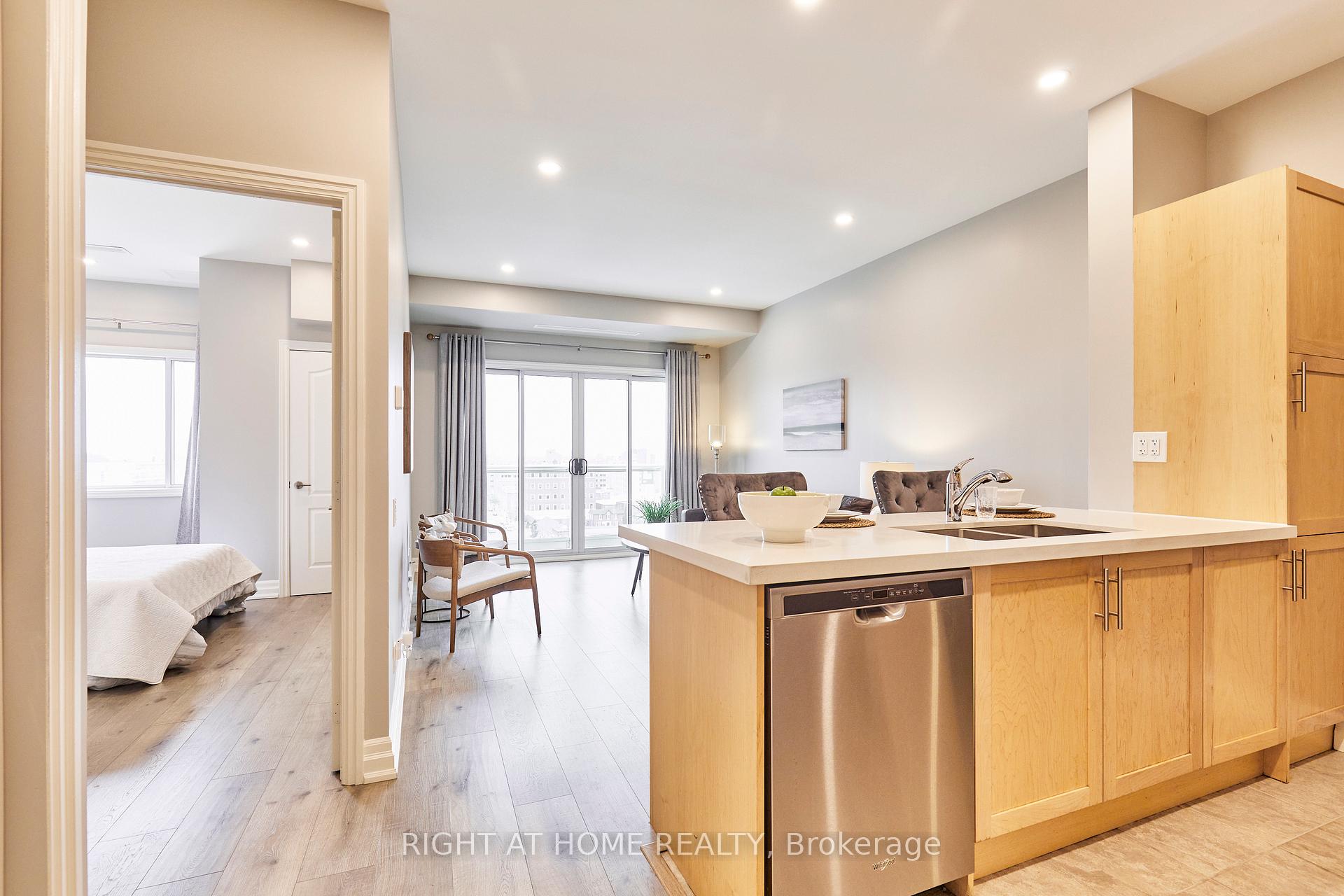 Photo 7 of Unit 804, 44 Bond Street W, Oshawa, O'Neill — HOMEH