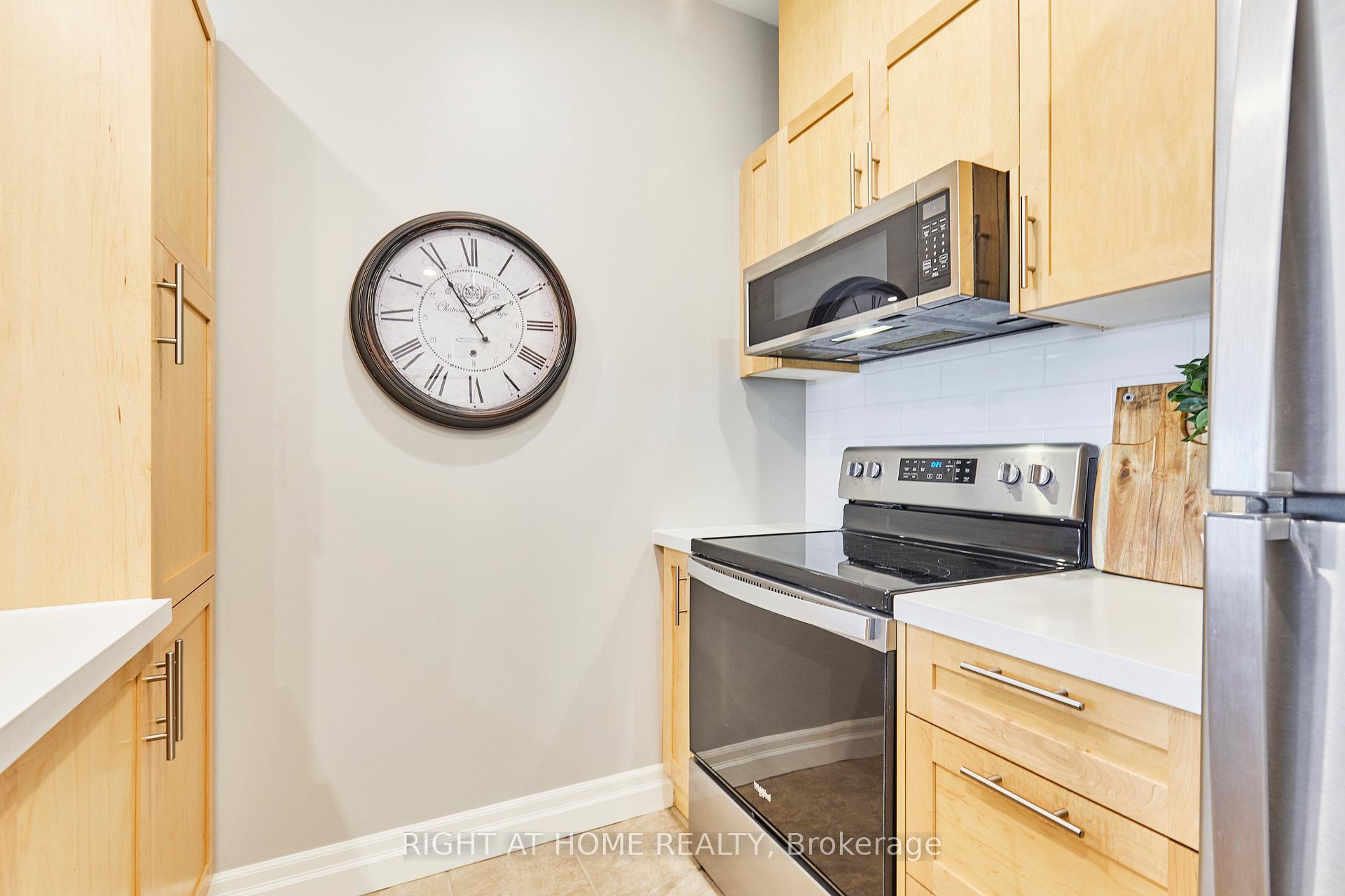 Photo 8 of Unit 804, 44 Bond Street W, Oshawa, O'Neill — HOMEH