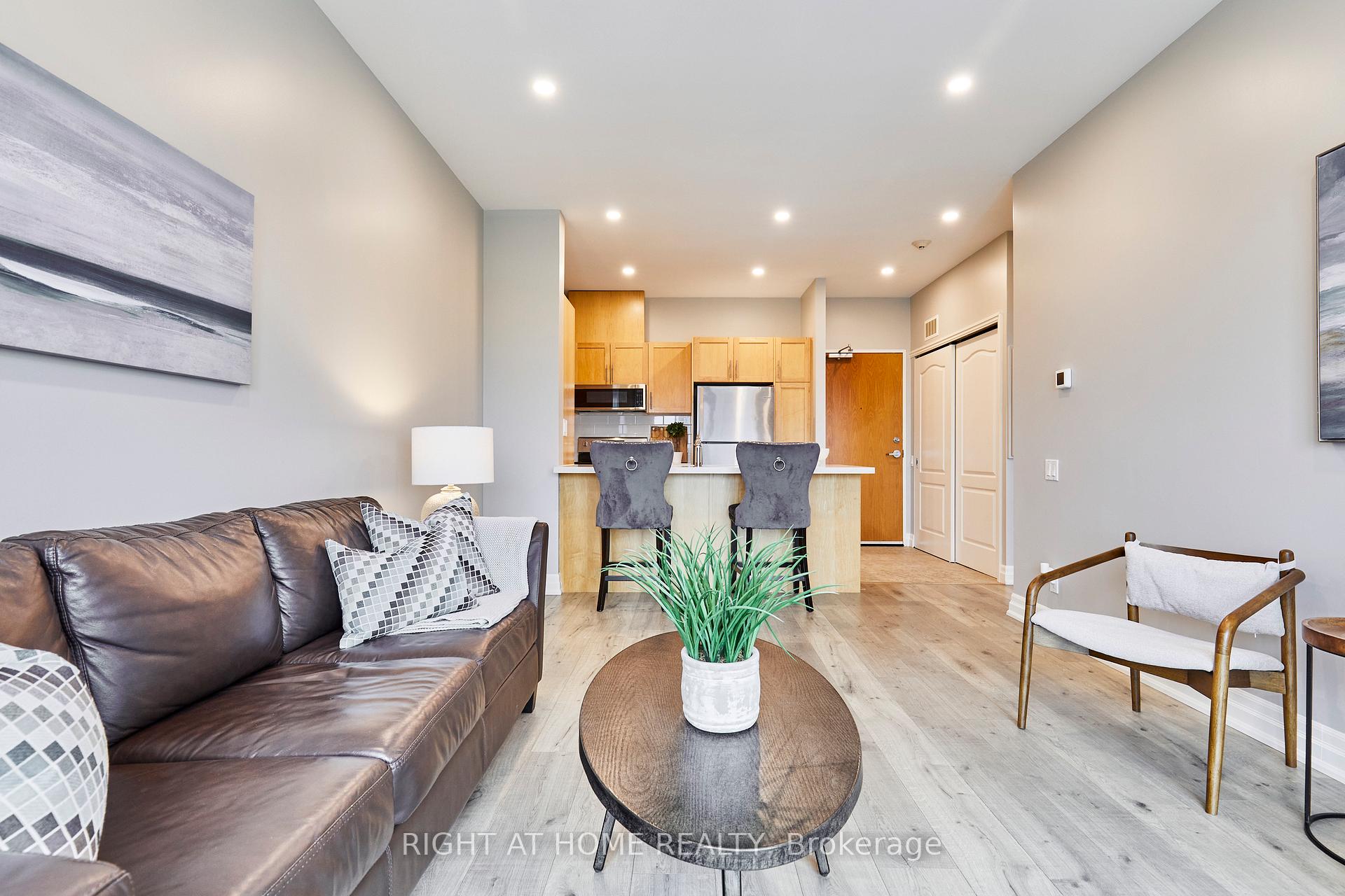 Photo 11 of Unit 804, 44 Bond Street W, Oshawa, O'Neill — HOMEH
