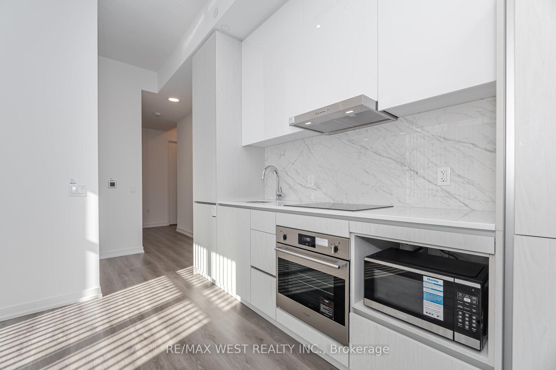 Photo 6 of Unit 106, 28 Interchange Way, Vaughan, Vaughan Corporate Centre — HOMEH
