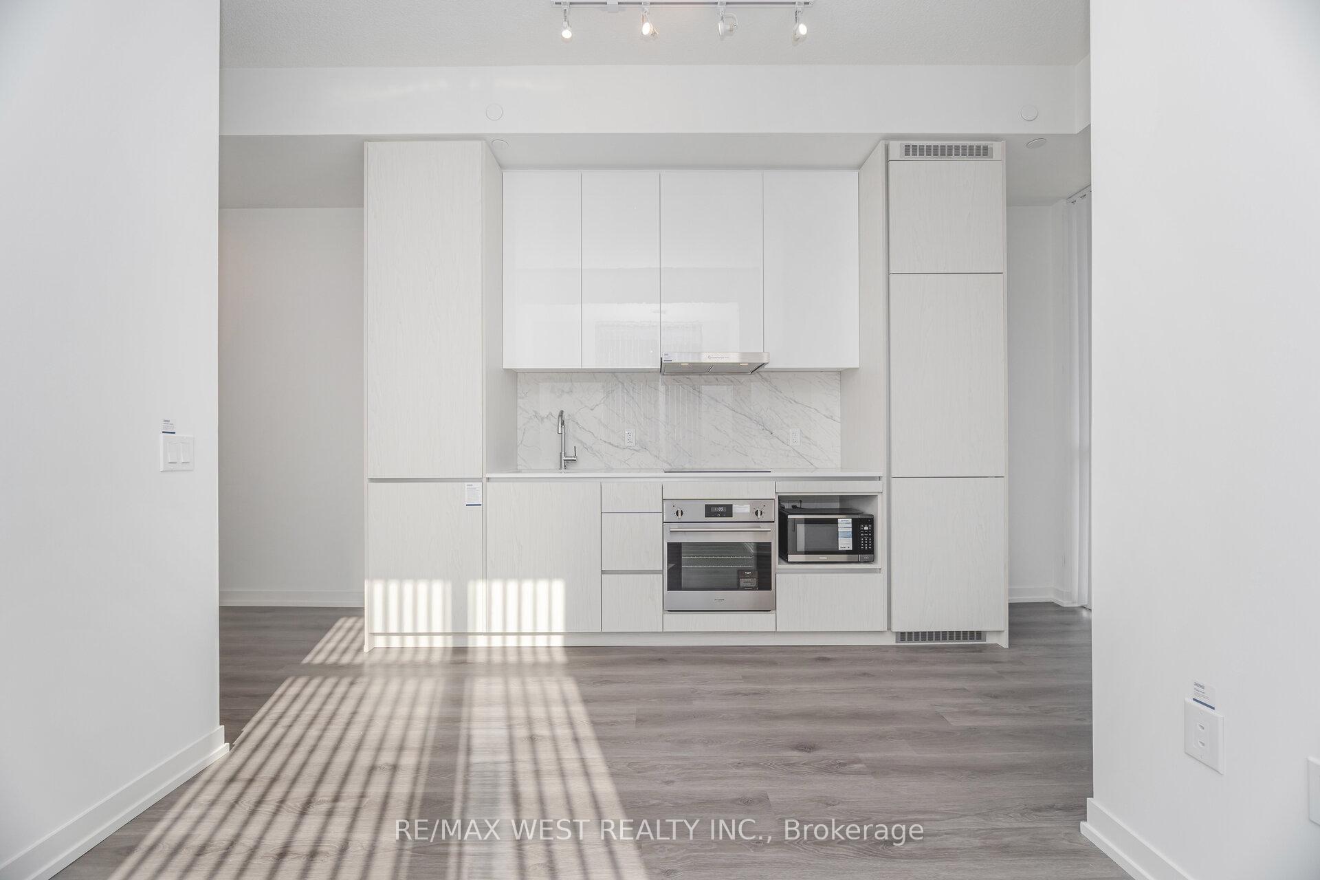 Photo 7 of Unit 106, 28 Interchange Way, Vaughan, Vaughan Corporate Centre — HOMEH
