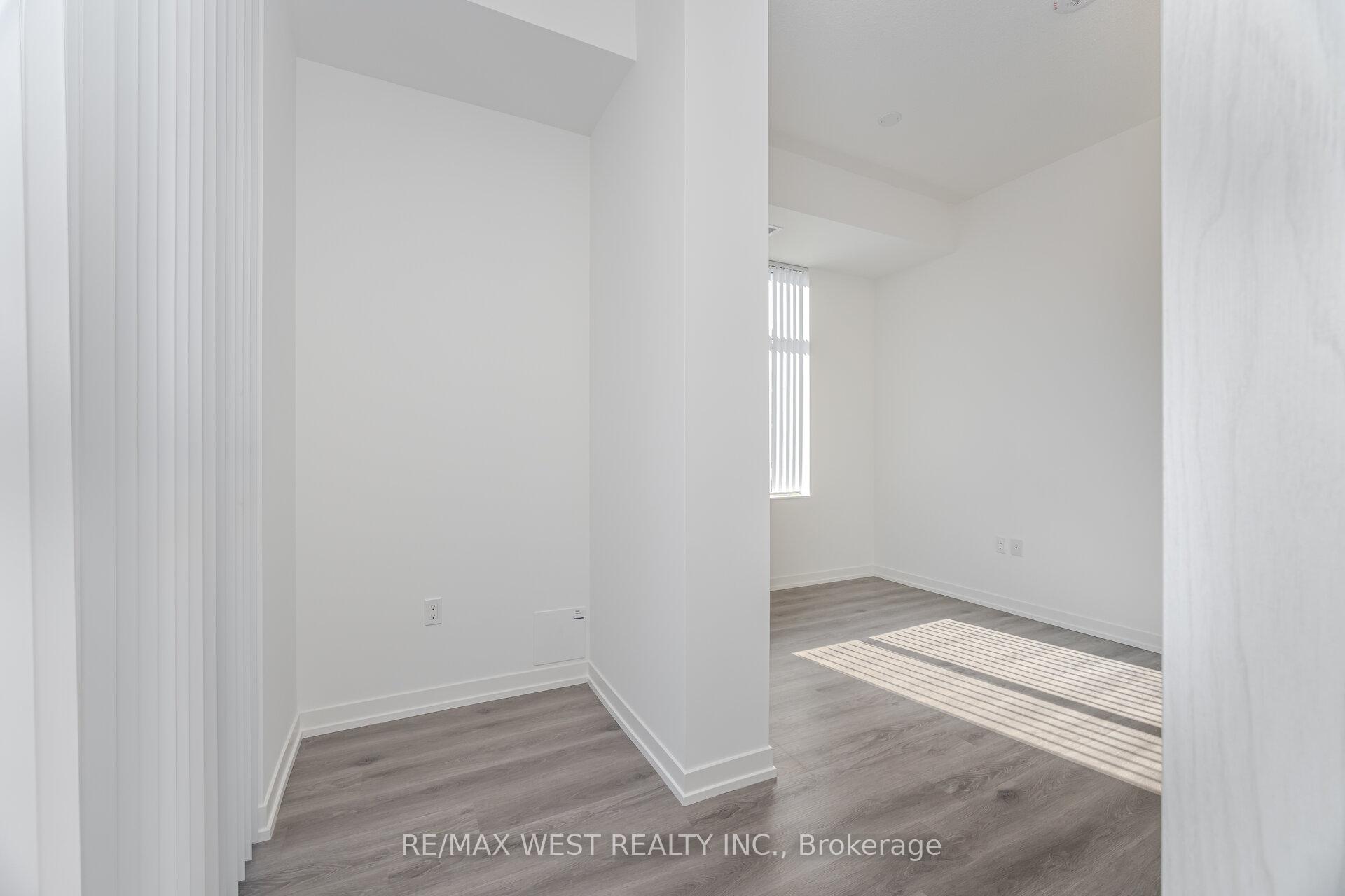 Photo 11 of Unit 106, 28 Interchange Way, Vaughan, Vaughan Corporate Centre — HOMEH