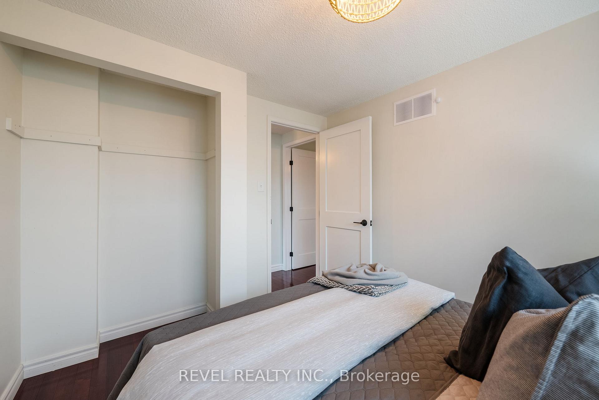 Photo 16 of 136 Chatfield Drive, Ajax, Central West — HOMEH