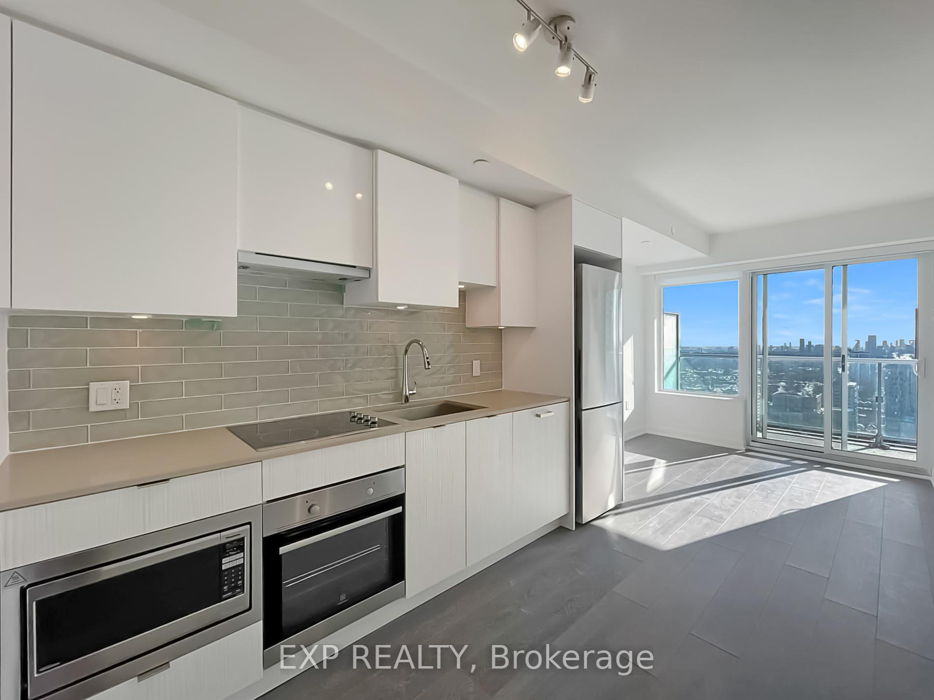Front of Unit 3405, 195 Redpath Avenue