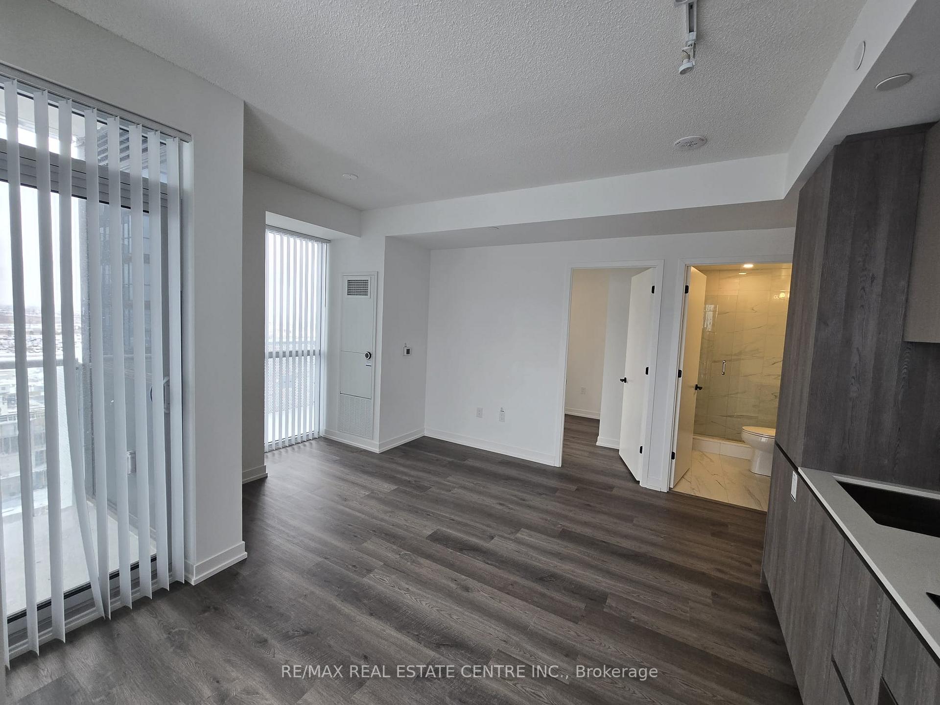 Photo 3 of Unit 1109, 8 Interchange Way, Vaughan, Vaughan Corporate Centre — HOMEH