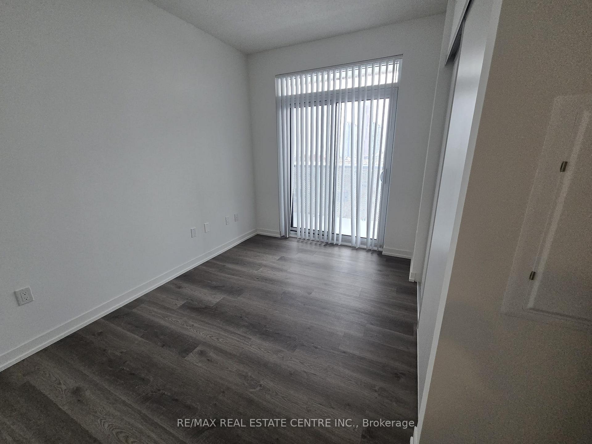 Photo 5 of Unit 1109, 8 Interchange Way, Vaughan, Vaughan Corporate Centre — HOMEH
