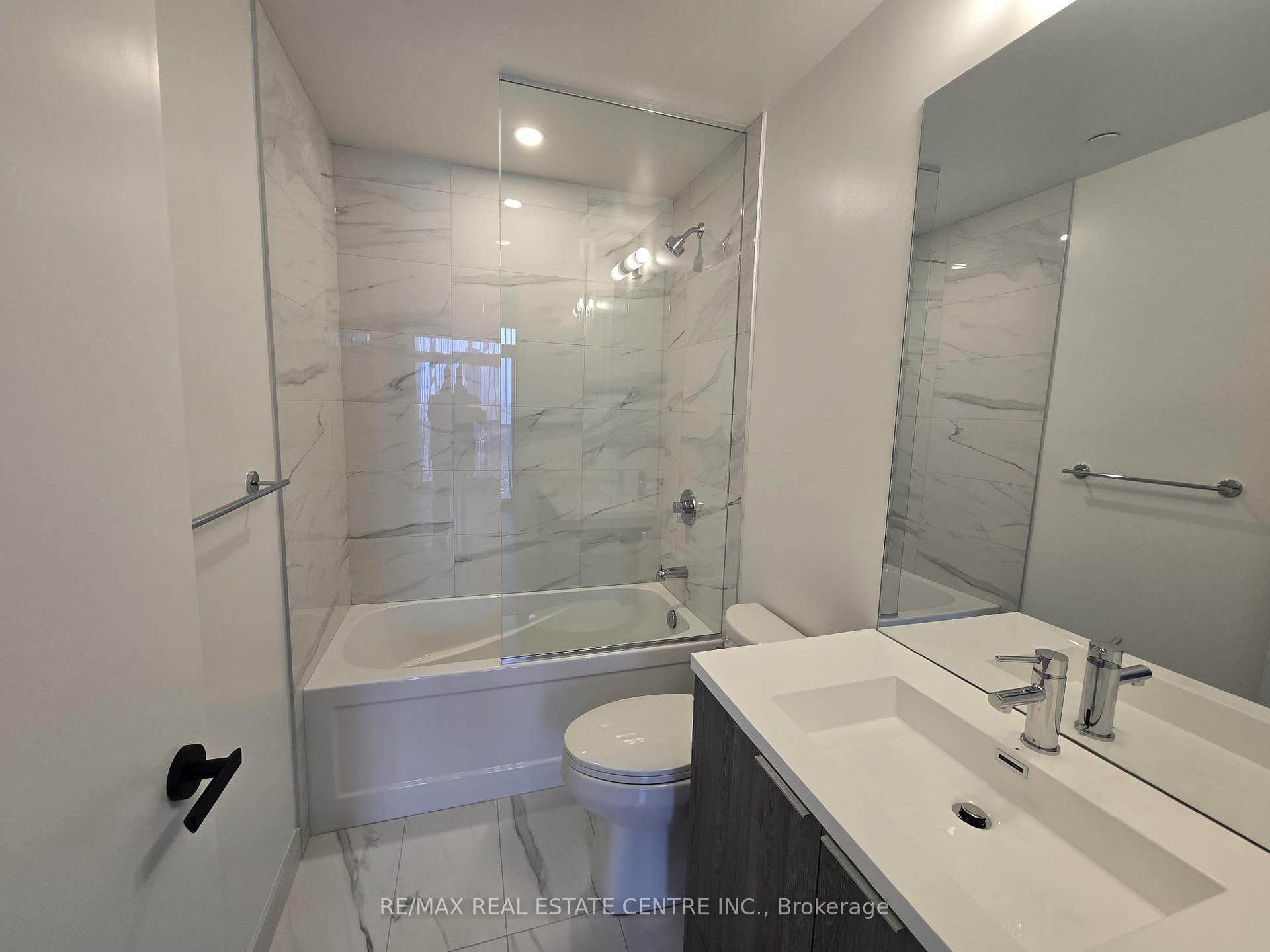 Photo 7 of Unit 1109, 8 Interchange Way, Vaughan, Vaughan Corporate Centre — HOMEH