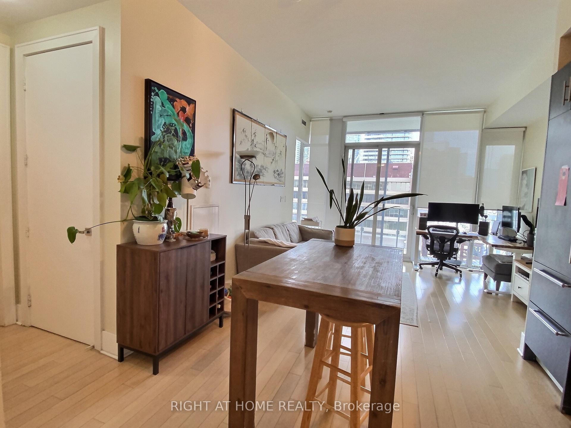 Photo 1 of Unit 625, 29 Queens Quay E, Toronto, Waterfront Communities — HOMEH